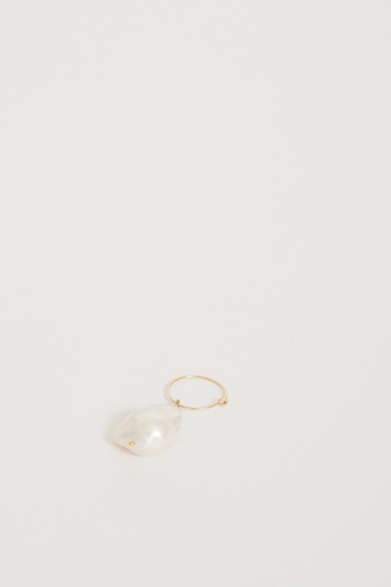 JOYE | Baroque Drop Single Earring Gold | Maplestore