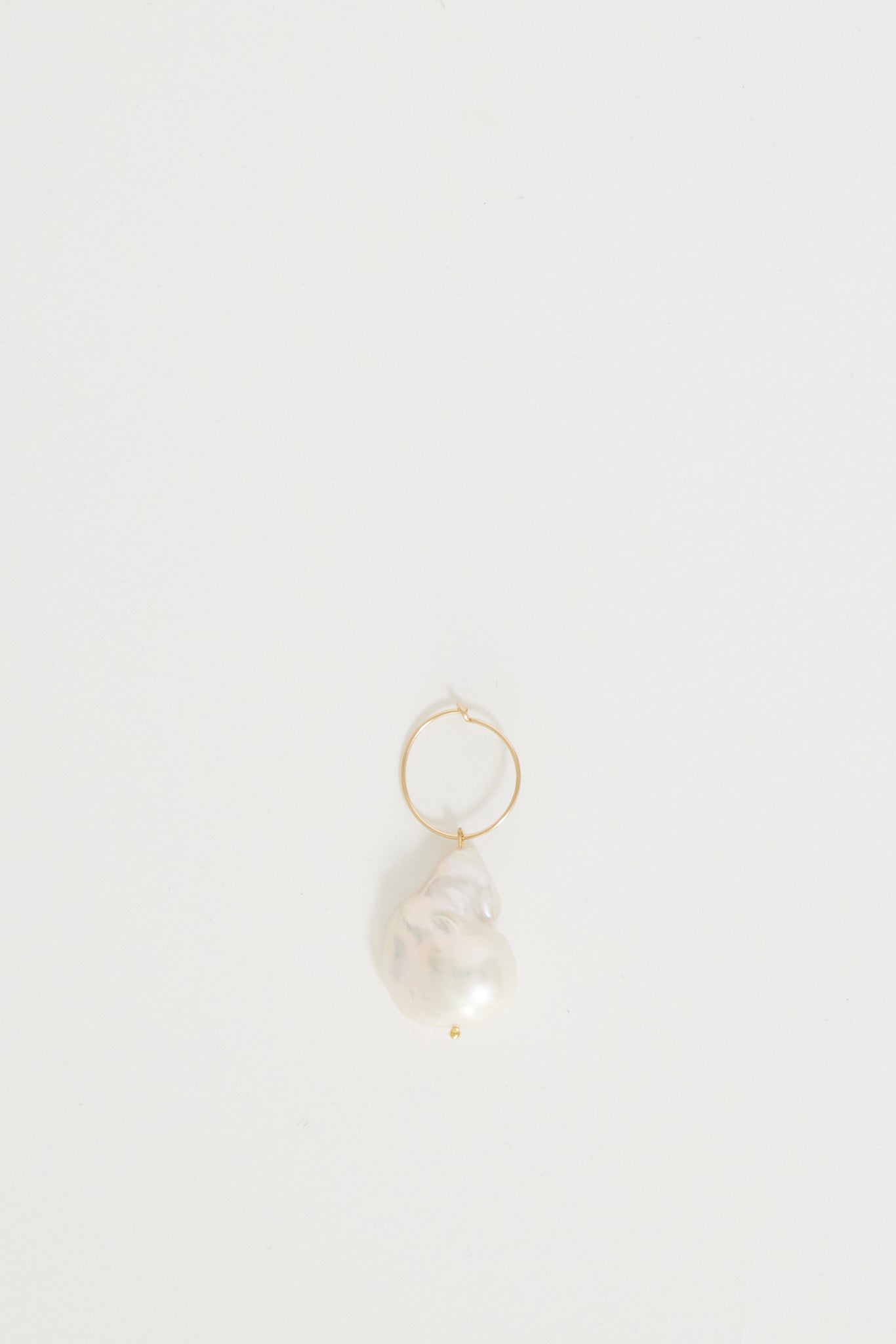 JOYE | Baroque Drop Single Earring Gold | Maplestore