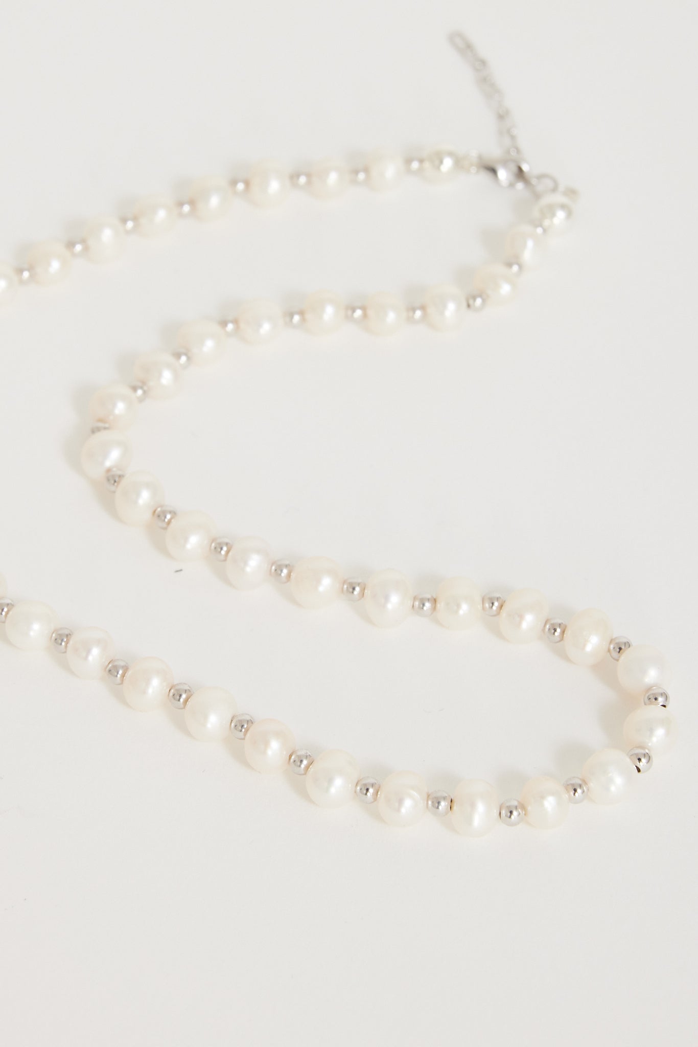 JOYE | White Pearl Necklace | Maplestore