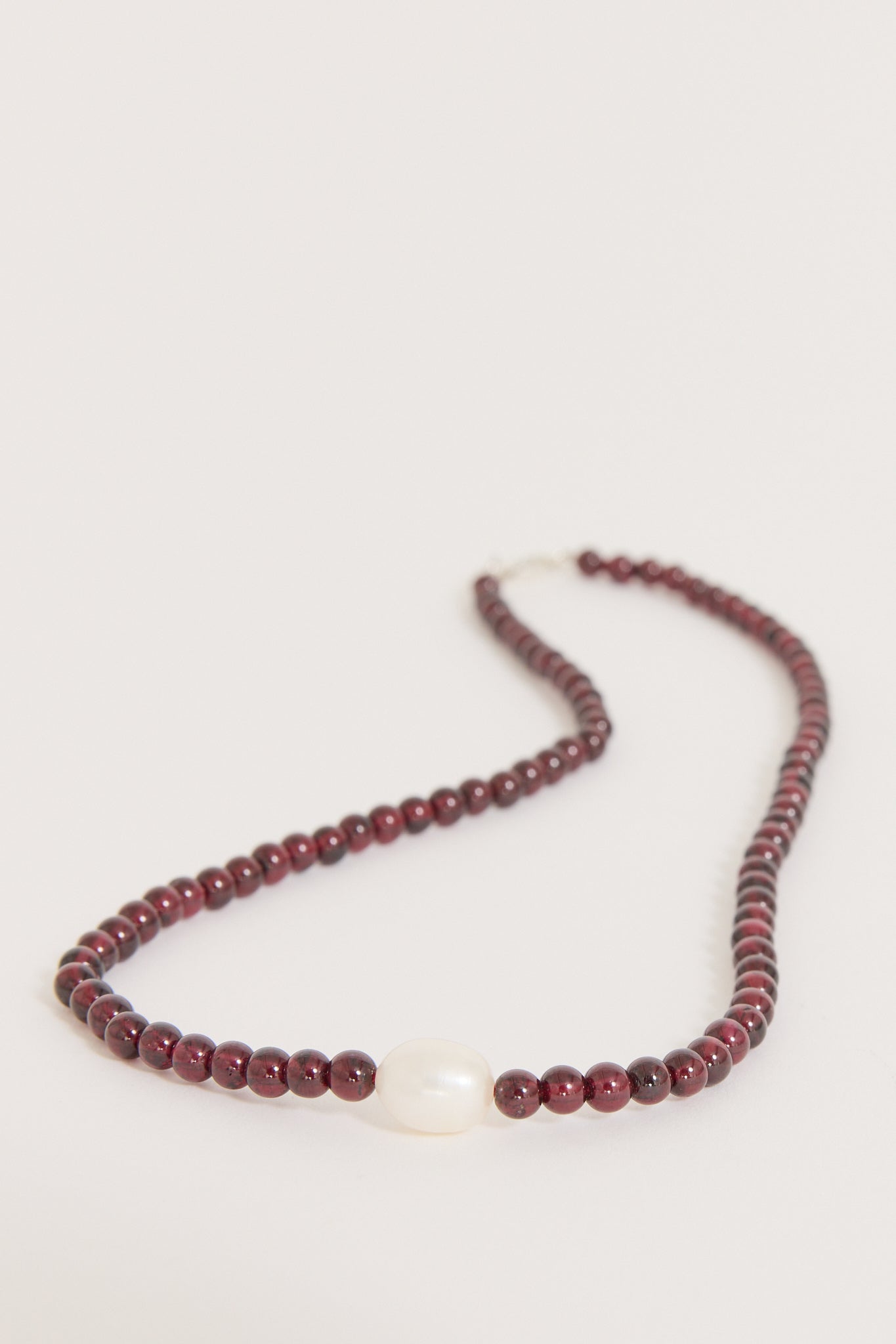 Joye | Hero Necklace Garnet | Maplestore