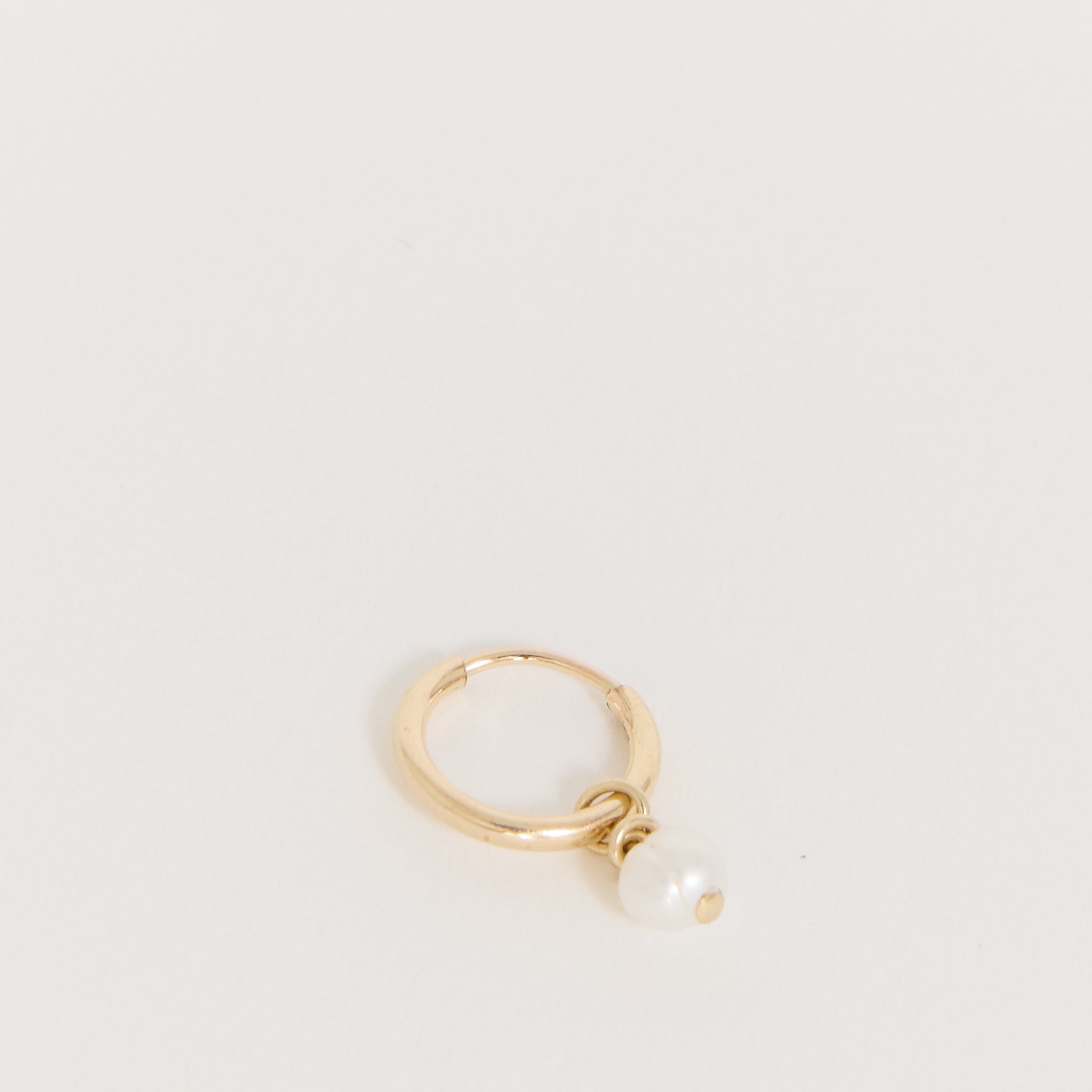 Pearl Huggie Single Gold
