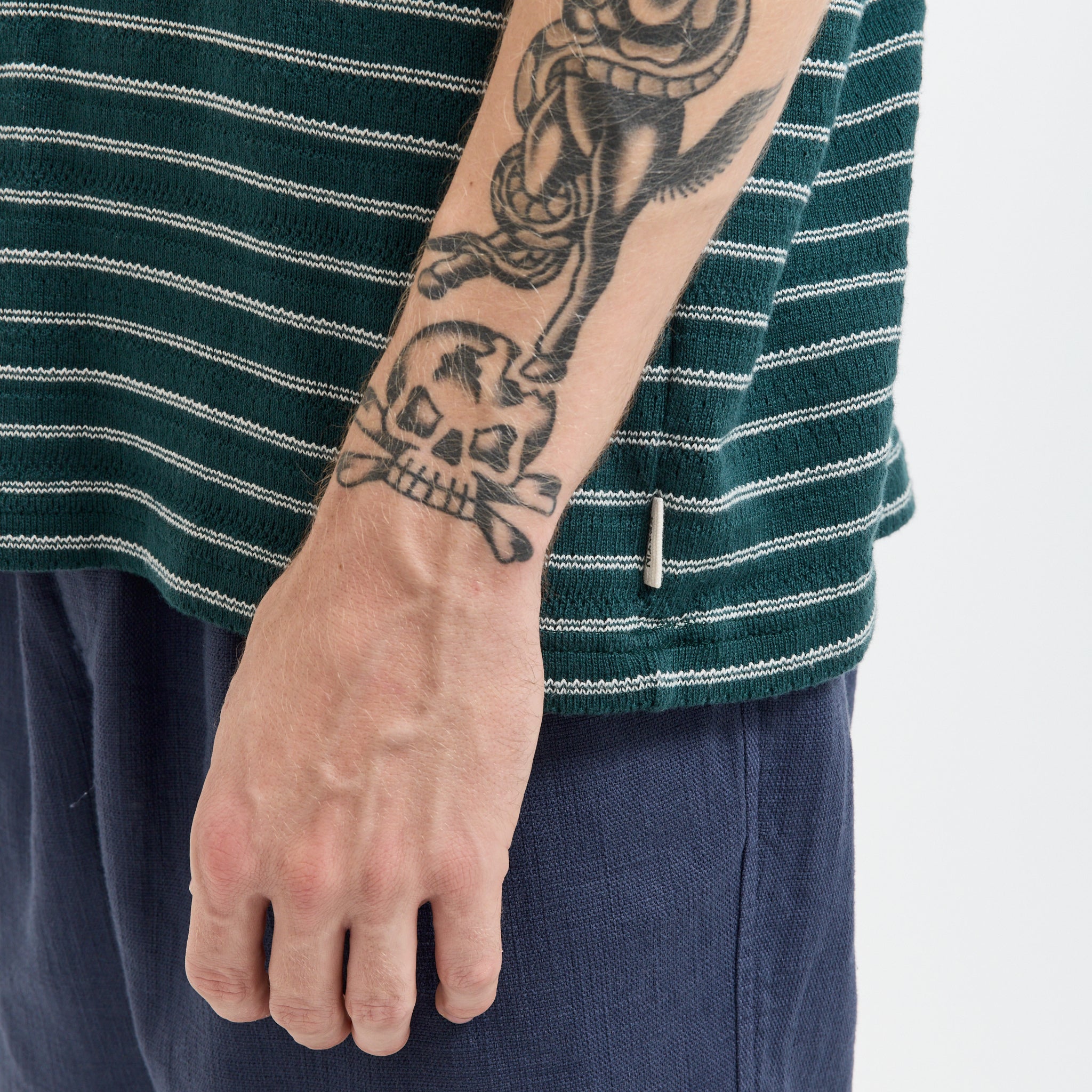 Kestin | Fly T-Shirt Green/Ecru Knitted Stripe | Maplestore