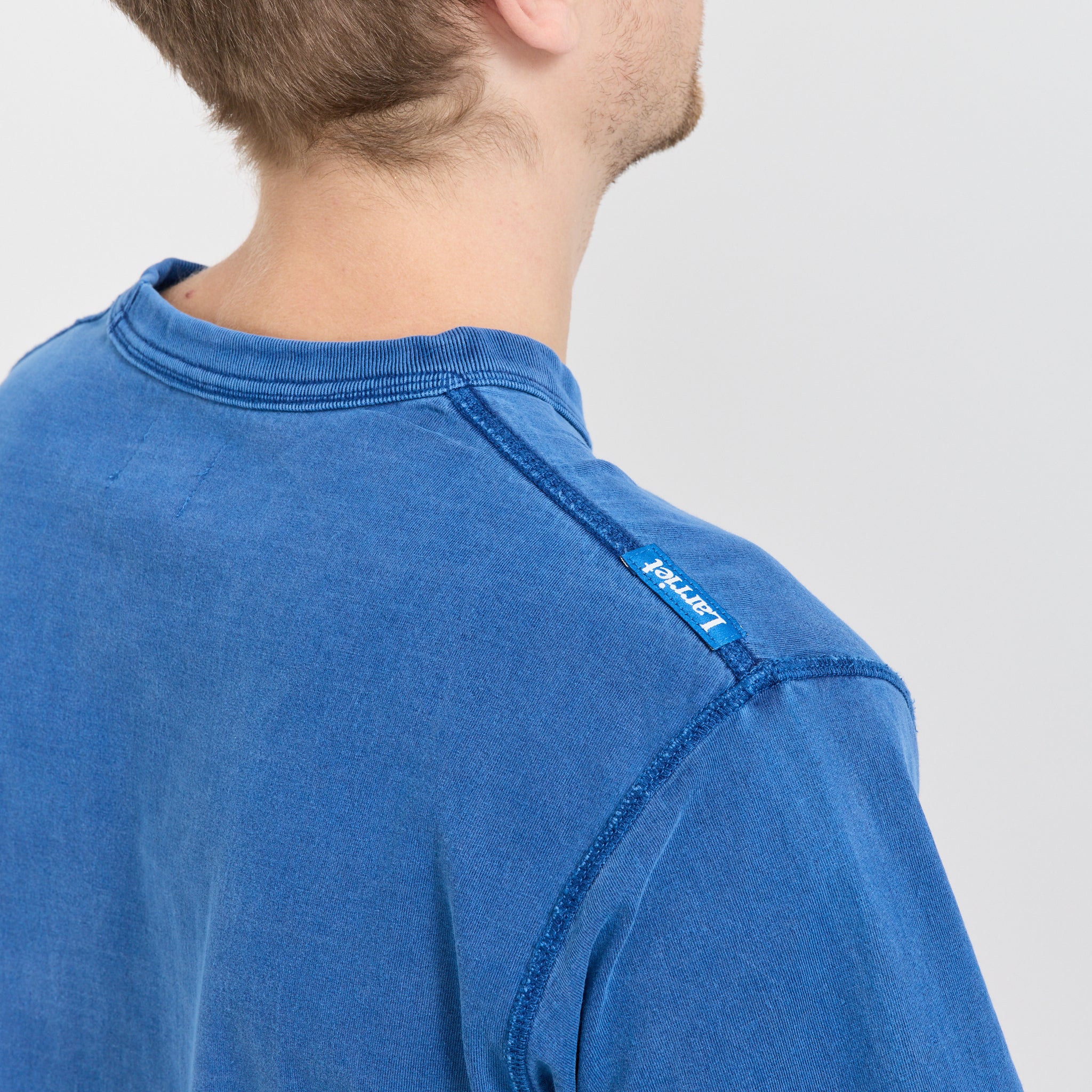 Larriet | Blind Tee Larriet Blue | Maplestore