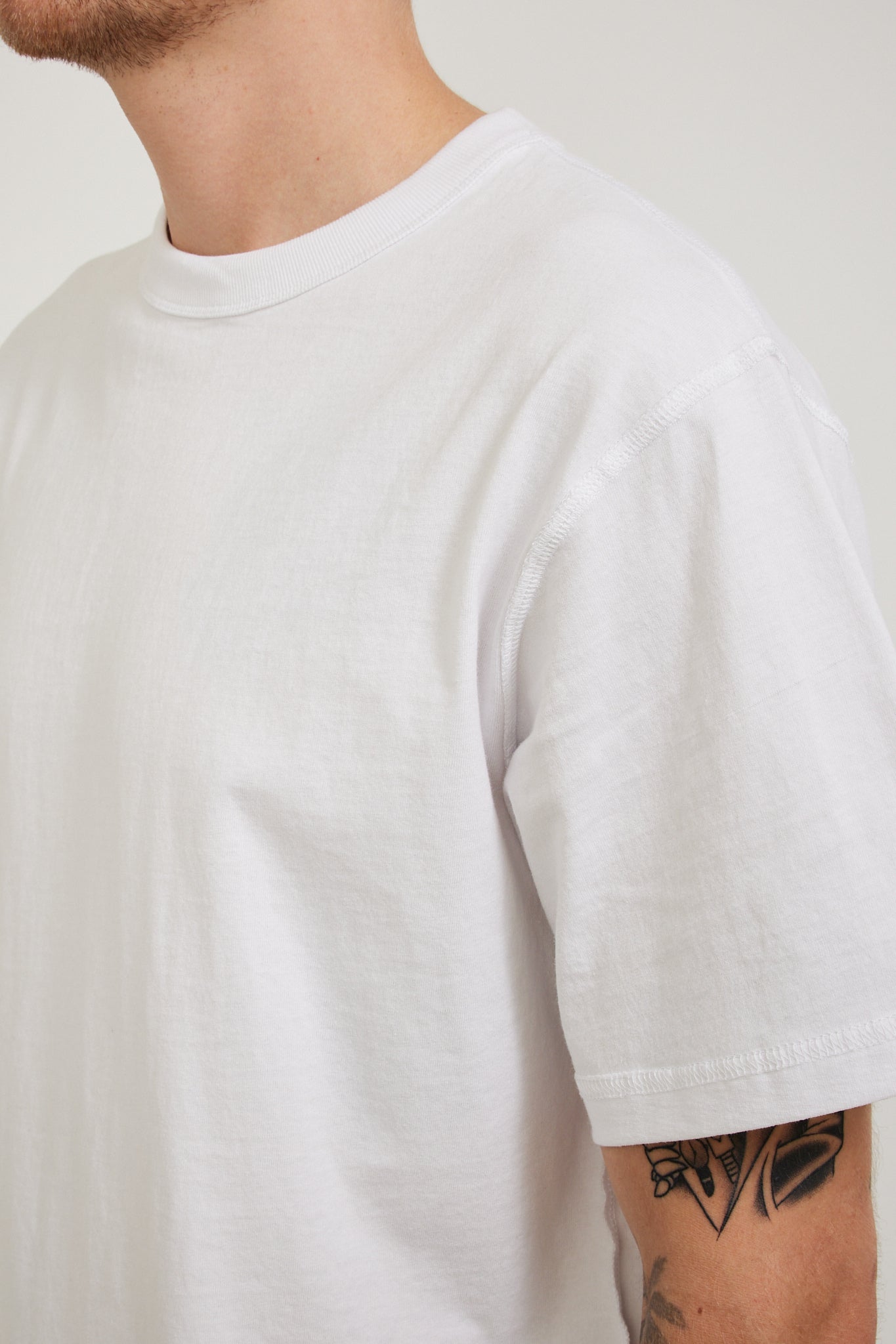 Larriet | Blind Tee White | Maplestore