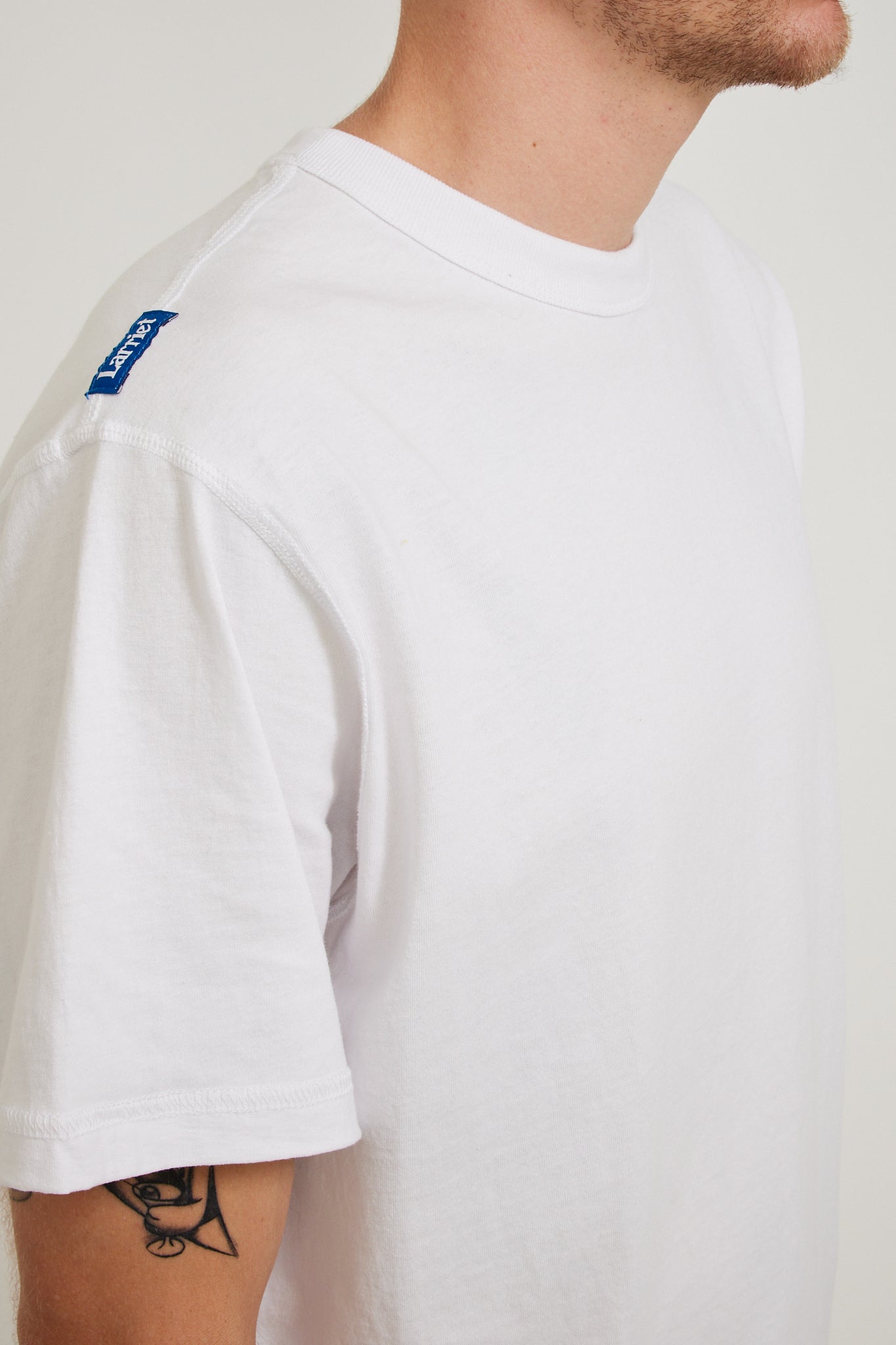 Larriet | Blind Tee White | Maplestore