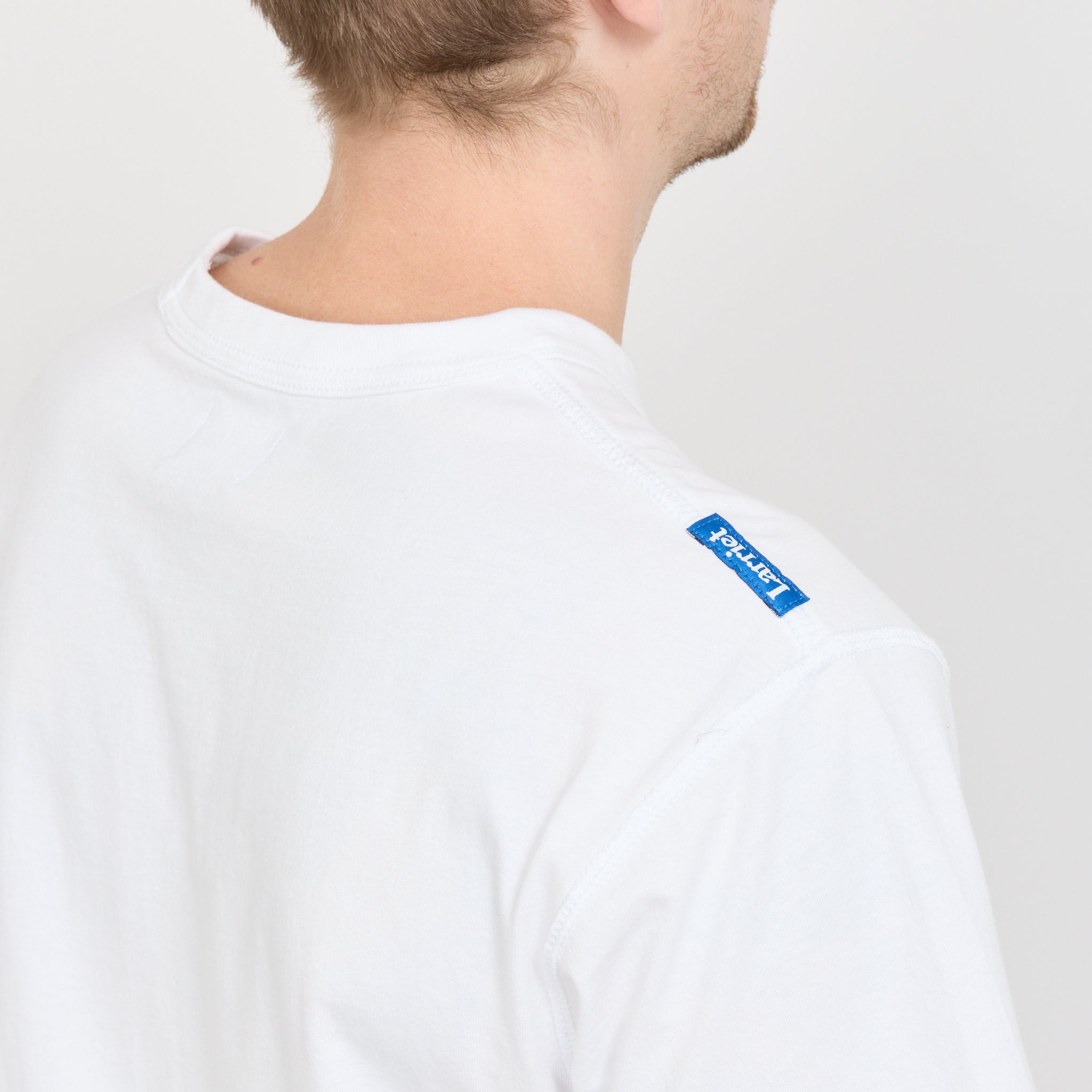 Larriet | Blind Tee White | Maplestore