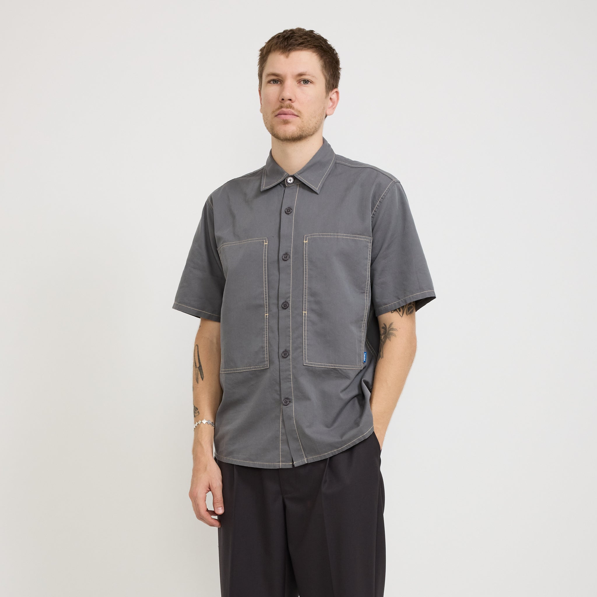 Larriet | Cliff Short Sleeve Shirt Charcoal | Maplestore