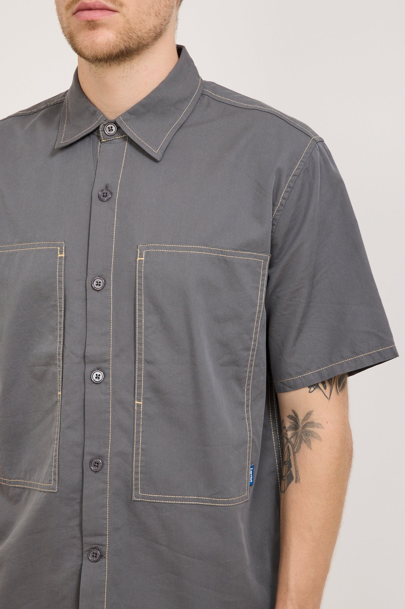 Larriet | Cliff Short Sleeve Shirt Charcoal | Maplestore