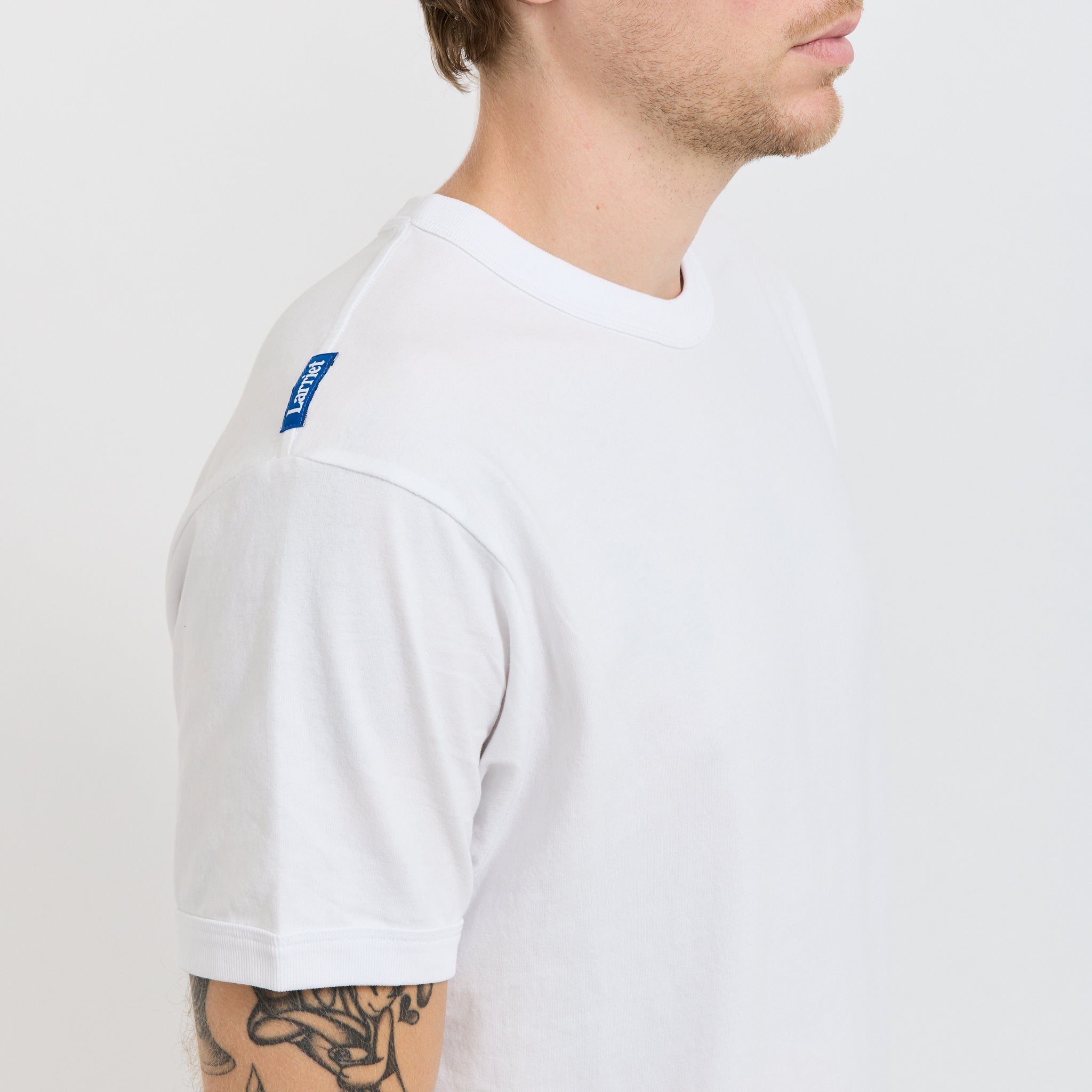 Larriet | Hubby Tee White | Maplestore
