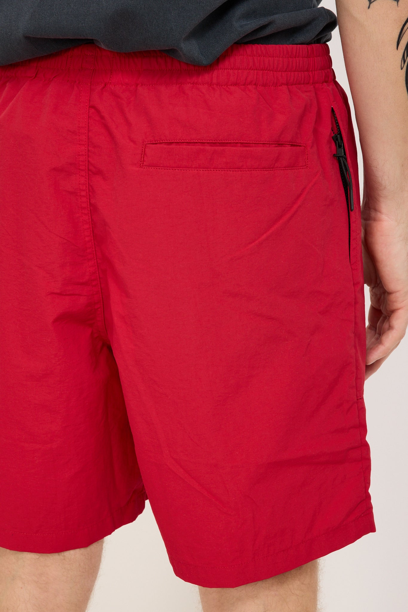 Larriet | Rec Shorts Red | Maplestore