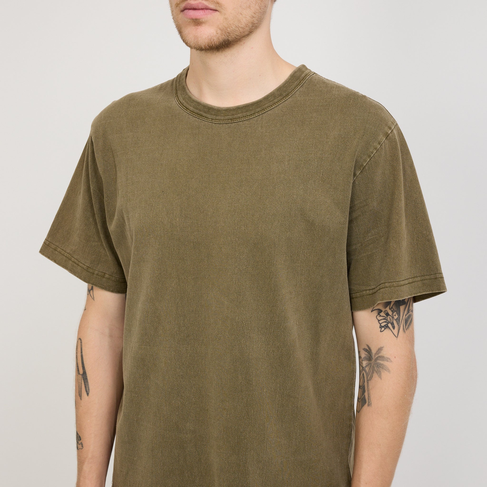 Larriet | Standard Tee Olive | Maplestore