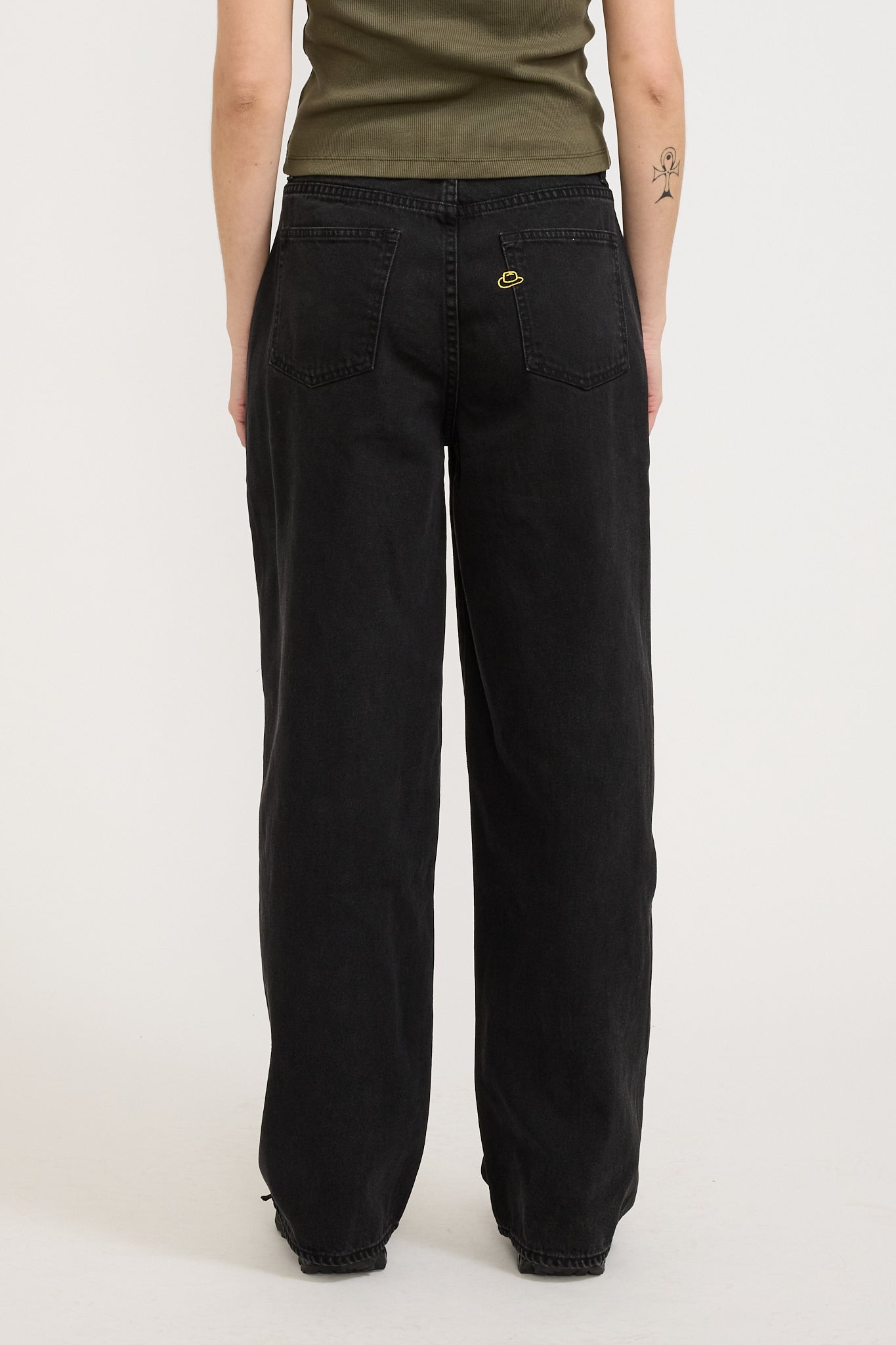 Larriet | Womens Wale Jean Used Black | Maplestore