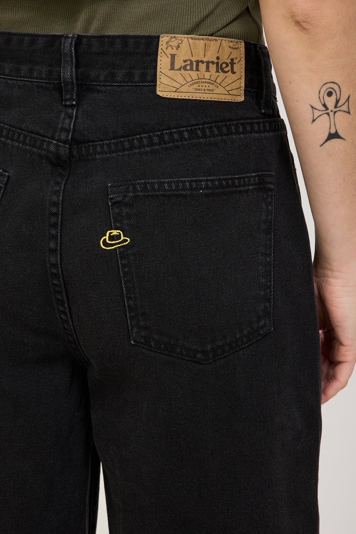 Larriet | Womens Wale Jean Used Black | Maplestore