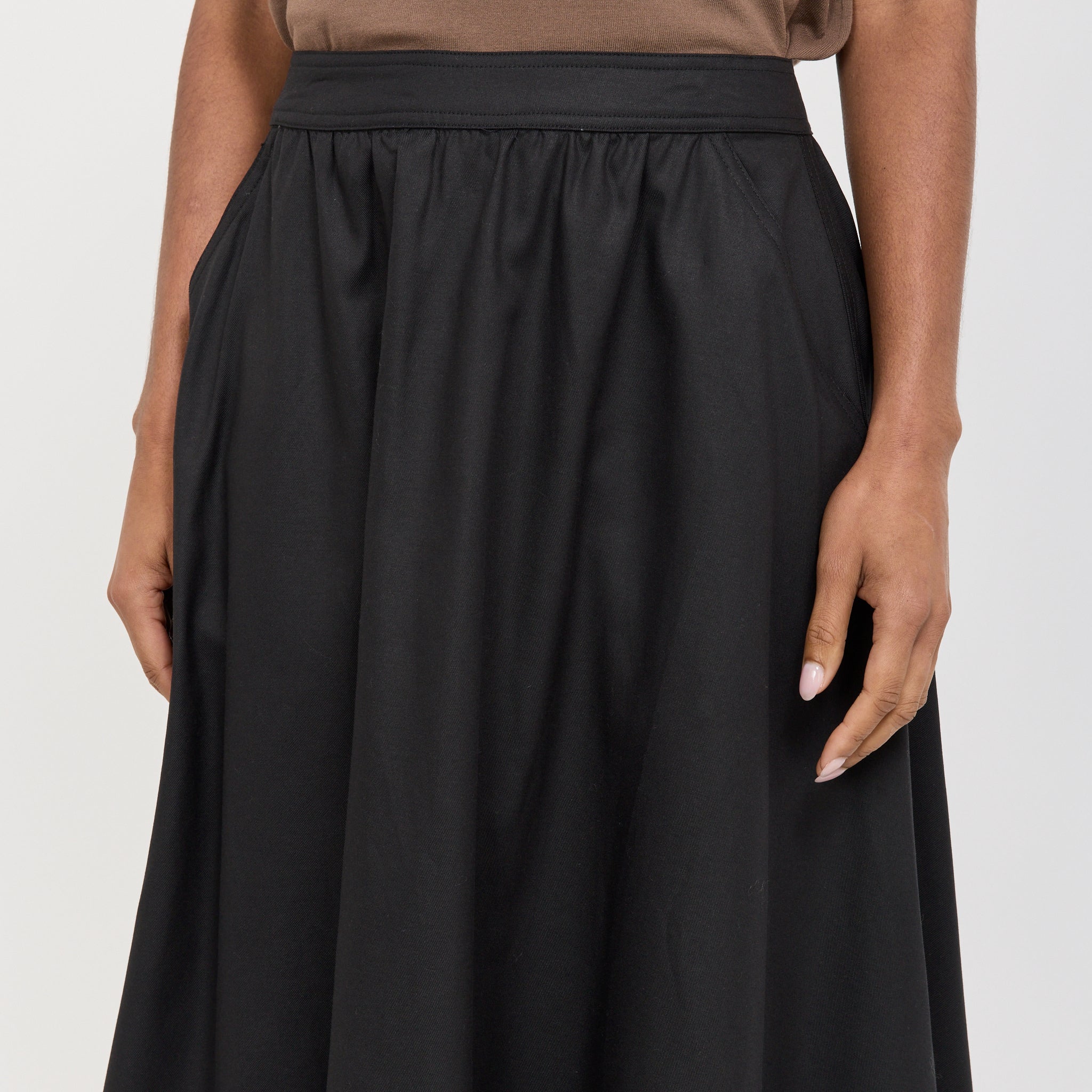 Le Mont Saint Michel | Jeanette Midi Pleated Skirt Black | Maplestore