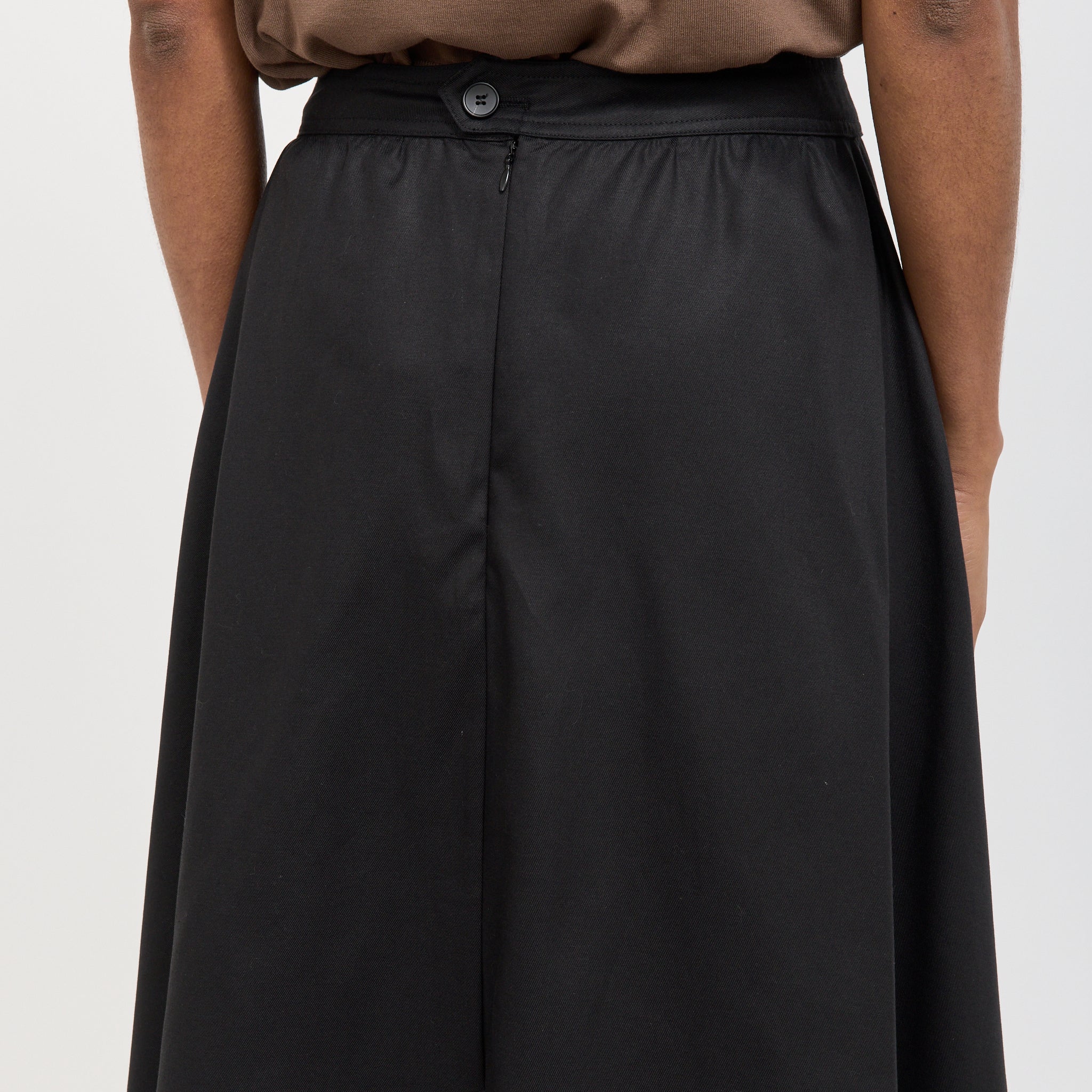 Le Mont Saint Michel | Jeanette Midi Pleated Skirt Black | Maplestore