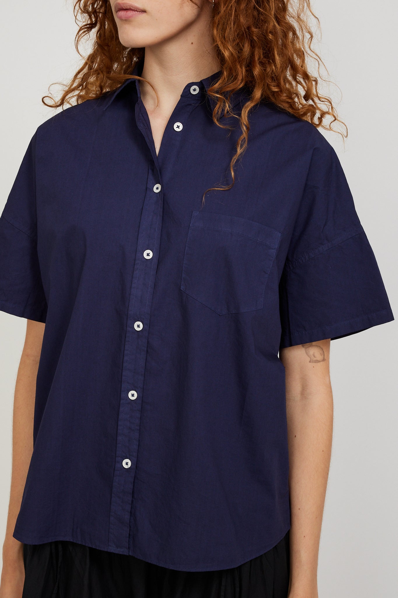 LMND | Chiara Short Sleeve Shirt Navy | Maplestore