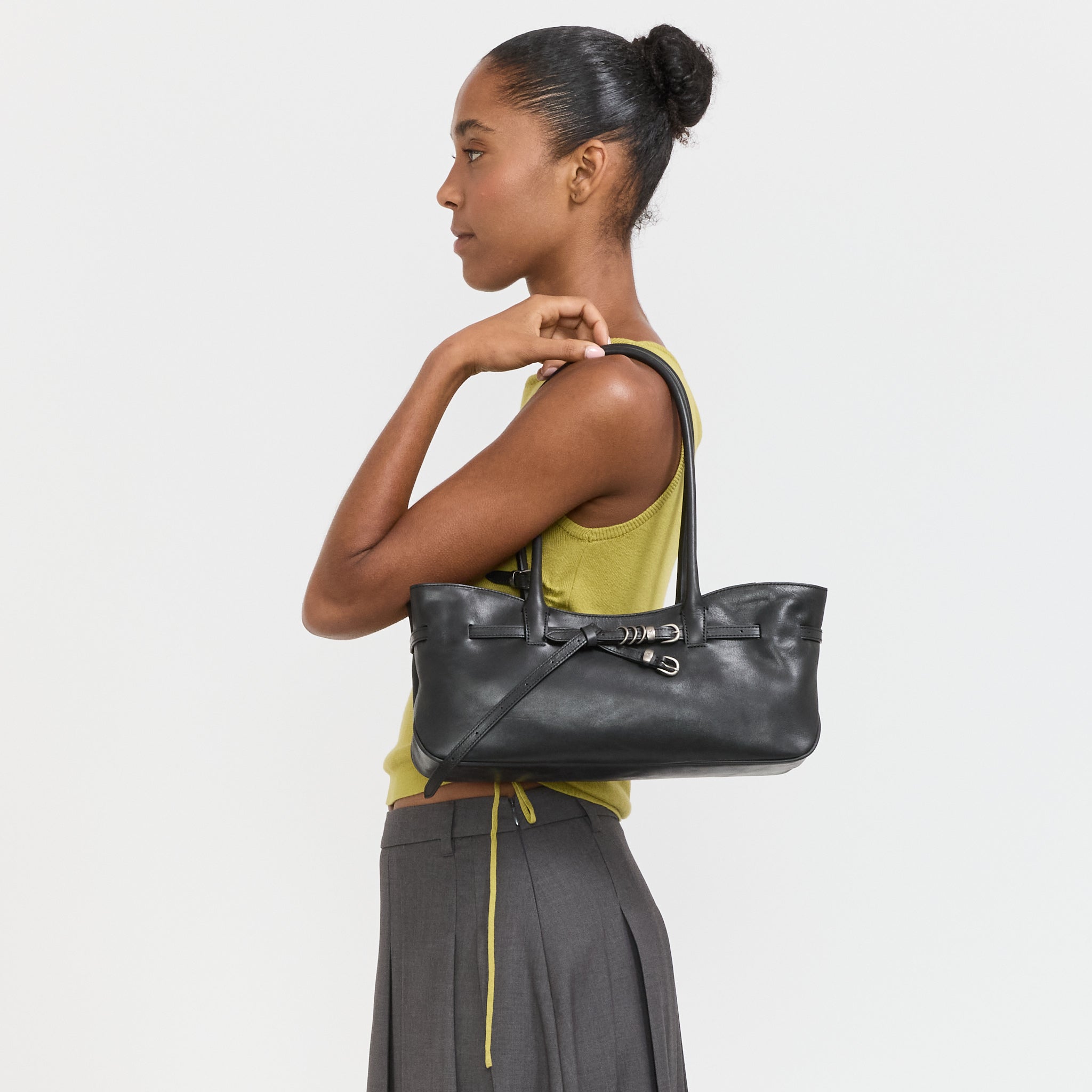 Margesherwood Grandma Used Shoulder Bag Black Pull-Up | Maplestore