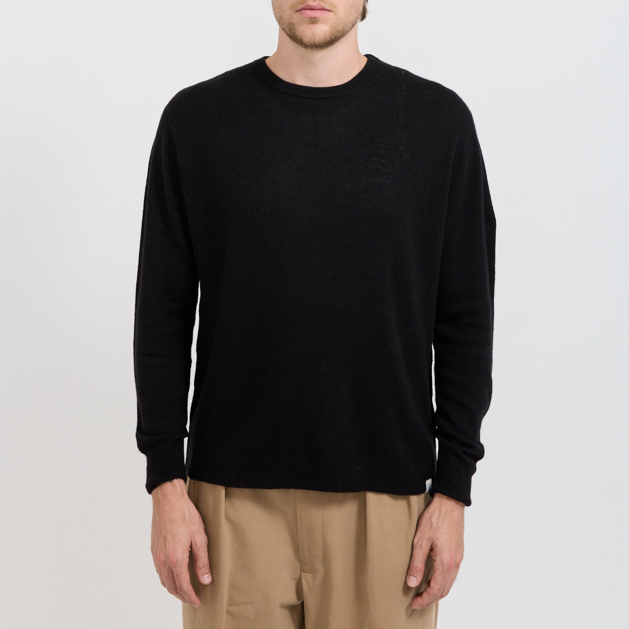 Merz B Schwanen | Lightweight Merino Wool Cashmere Silk Sweater Deep Black | Maplestore