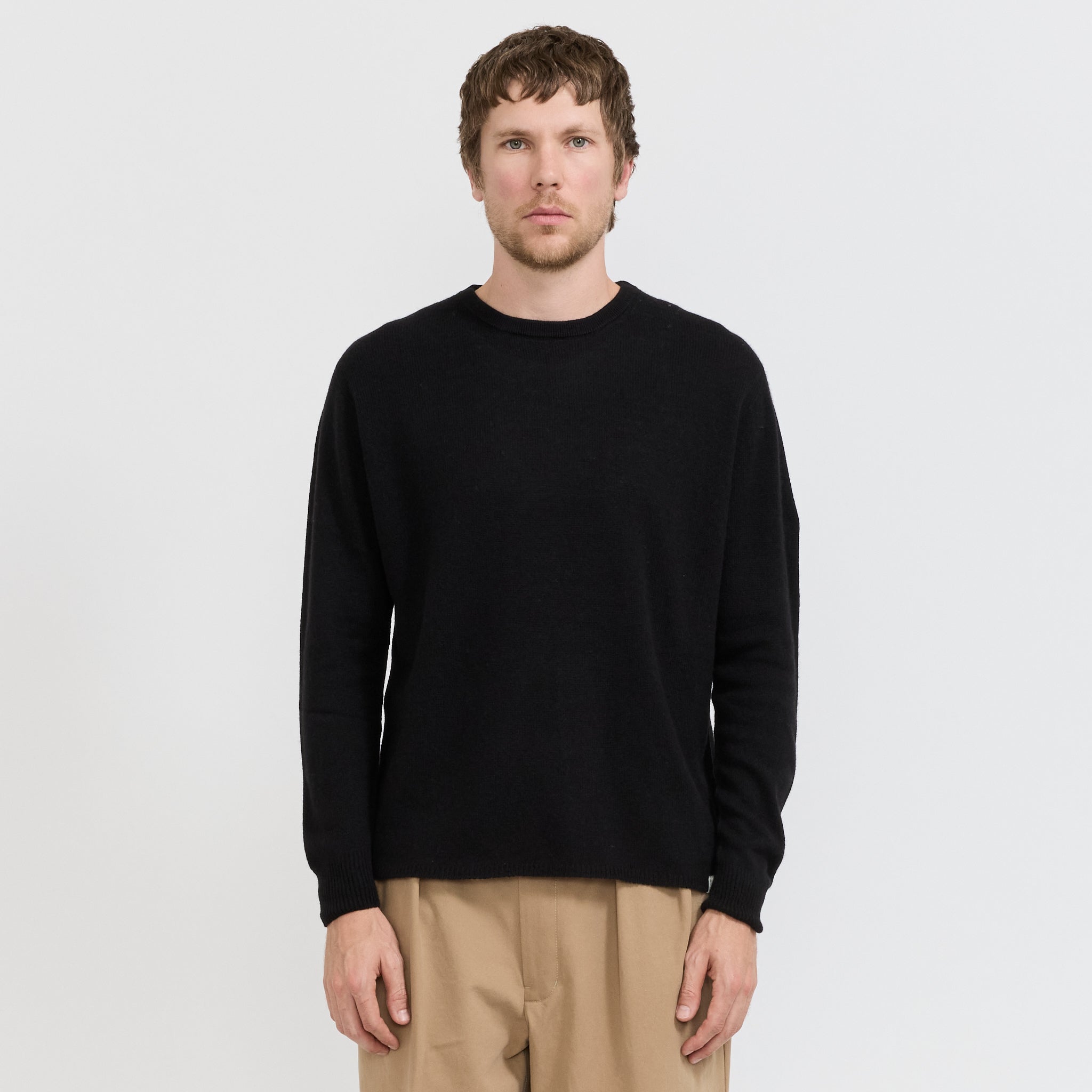 Merz B Schwanen | Lightweight Merino Wool Cashmere Silk Sweater Deep Black | Maplestore
