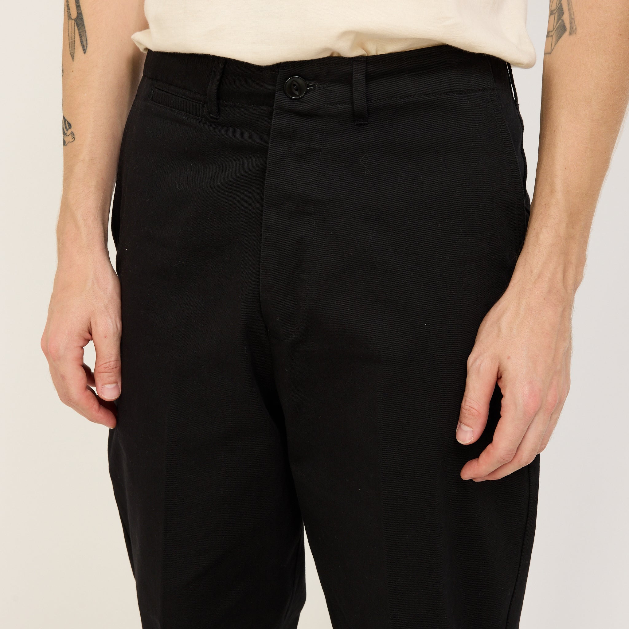 GOOD BASICS | Relaxed Fit Chino Deep Black