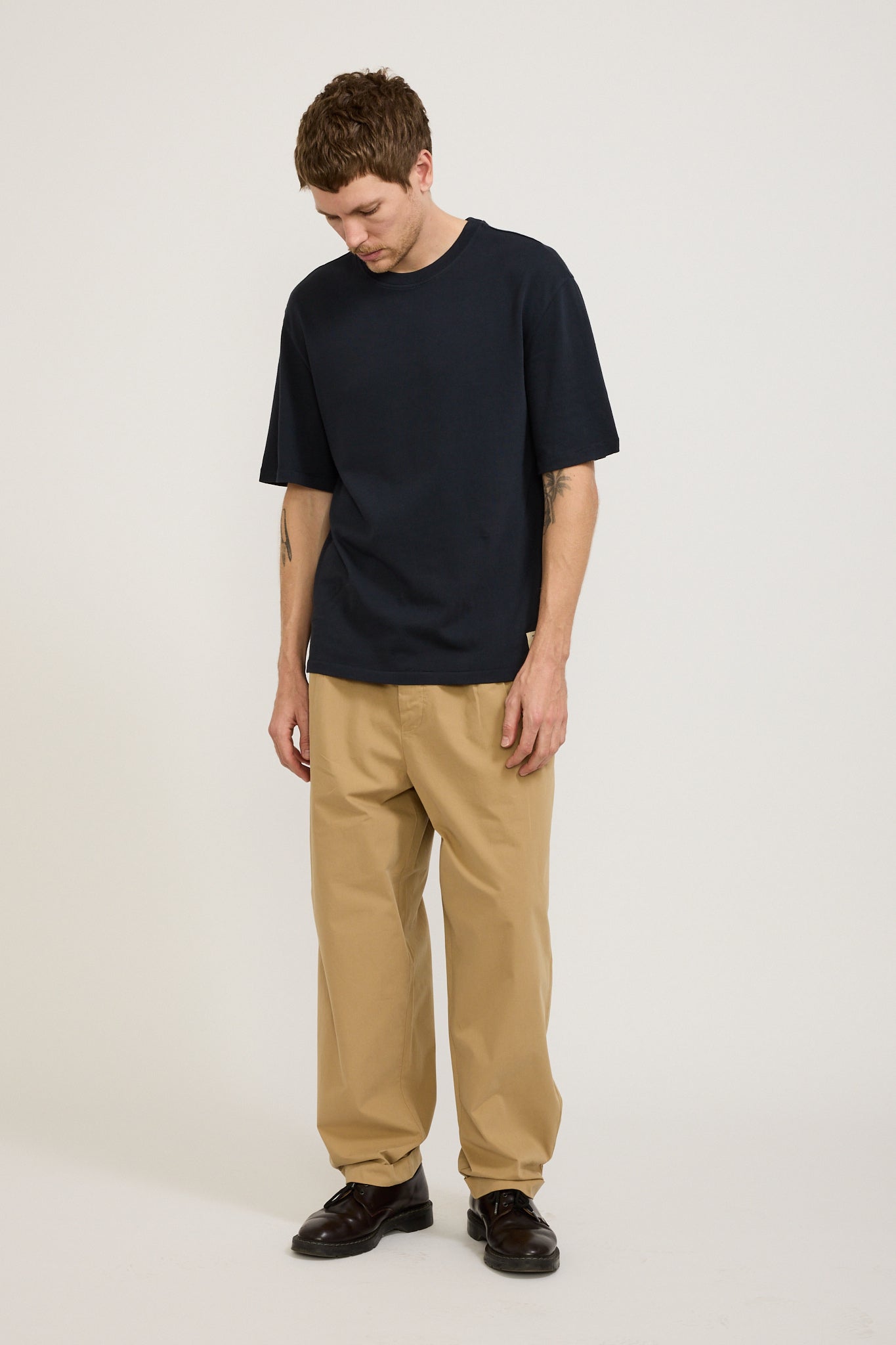 Merz B Schwanen | GOOD BASICS | Relaxed Fit Pleated Front Pants Khaki | Maplestore