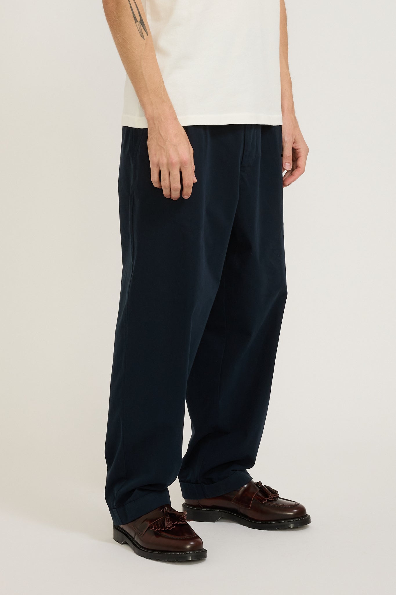 Merz B Schwanen | GOOD BASICS | Relaxed Fit Pleated Front Pants Dark Navy | Maplestore