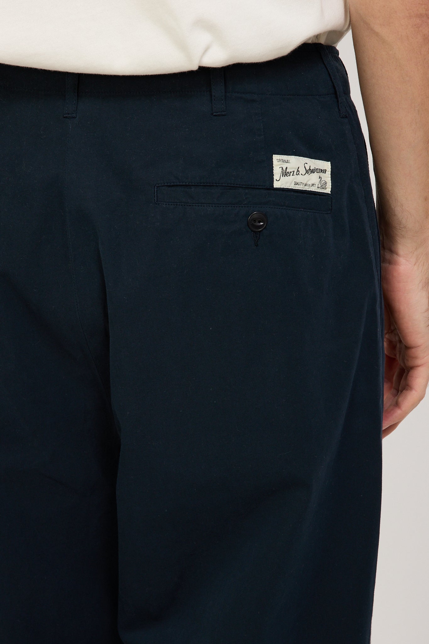 Merz B Schwanen | GOOD BASICS | Relaxed Fit Pleated Front Pants Dark Navy | Maplestore