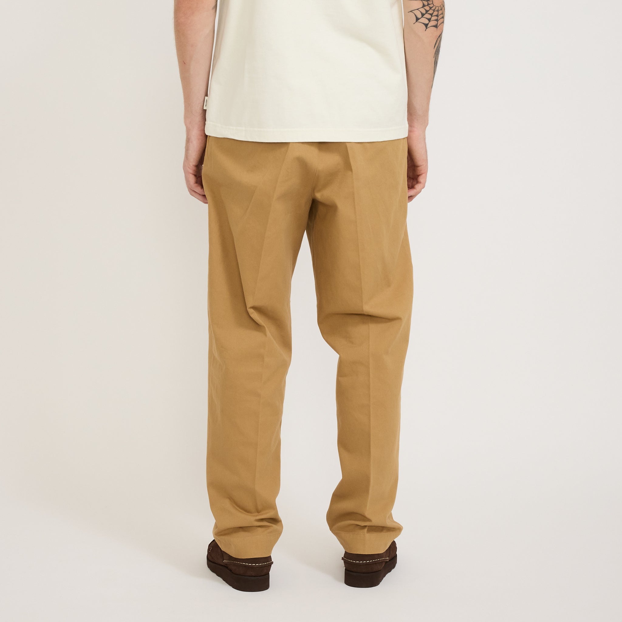 Merz B Schwanen | GOOD BASICS | Relaxed Fit Chino Khaki | Maplestore