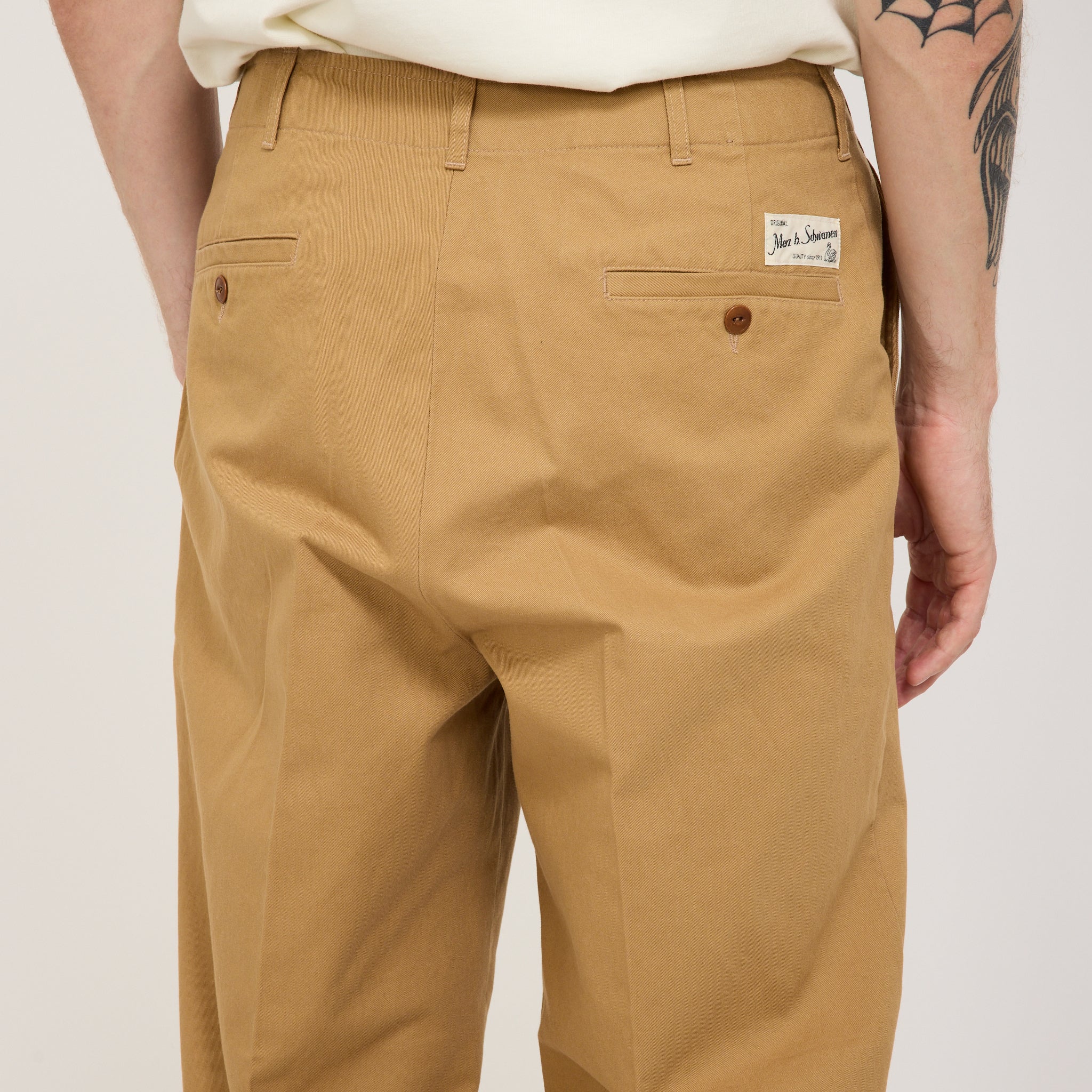 Merz B Schwanen | GOOD BASICS | Relaxed Fit Chino Khaki | Maplestore