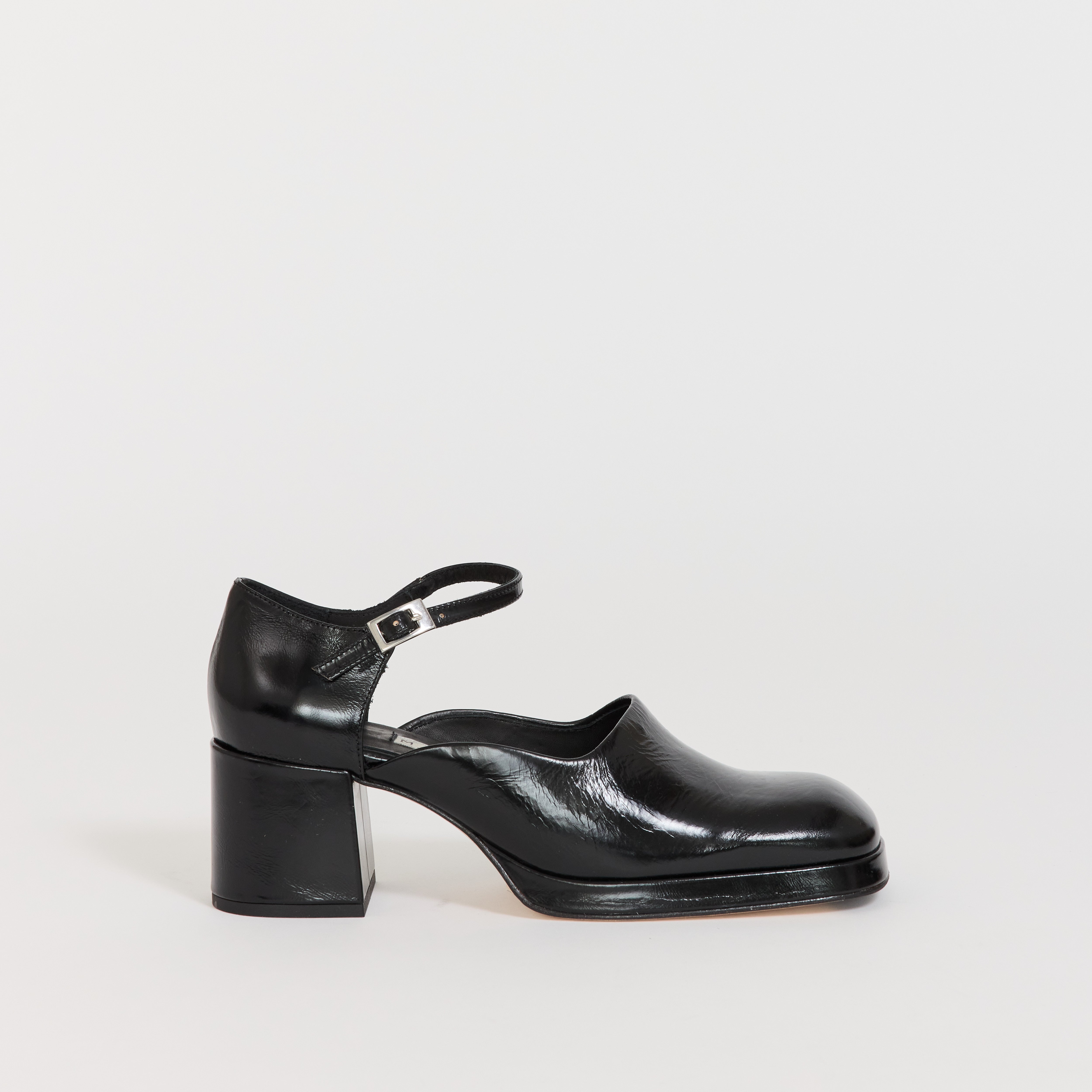 Miista | Yara Black Courts | Maplestore