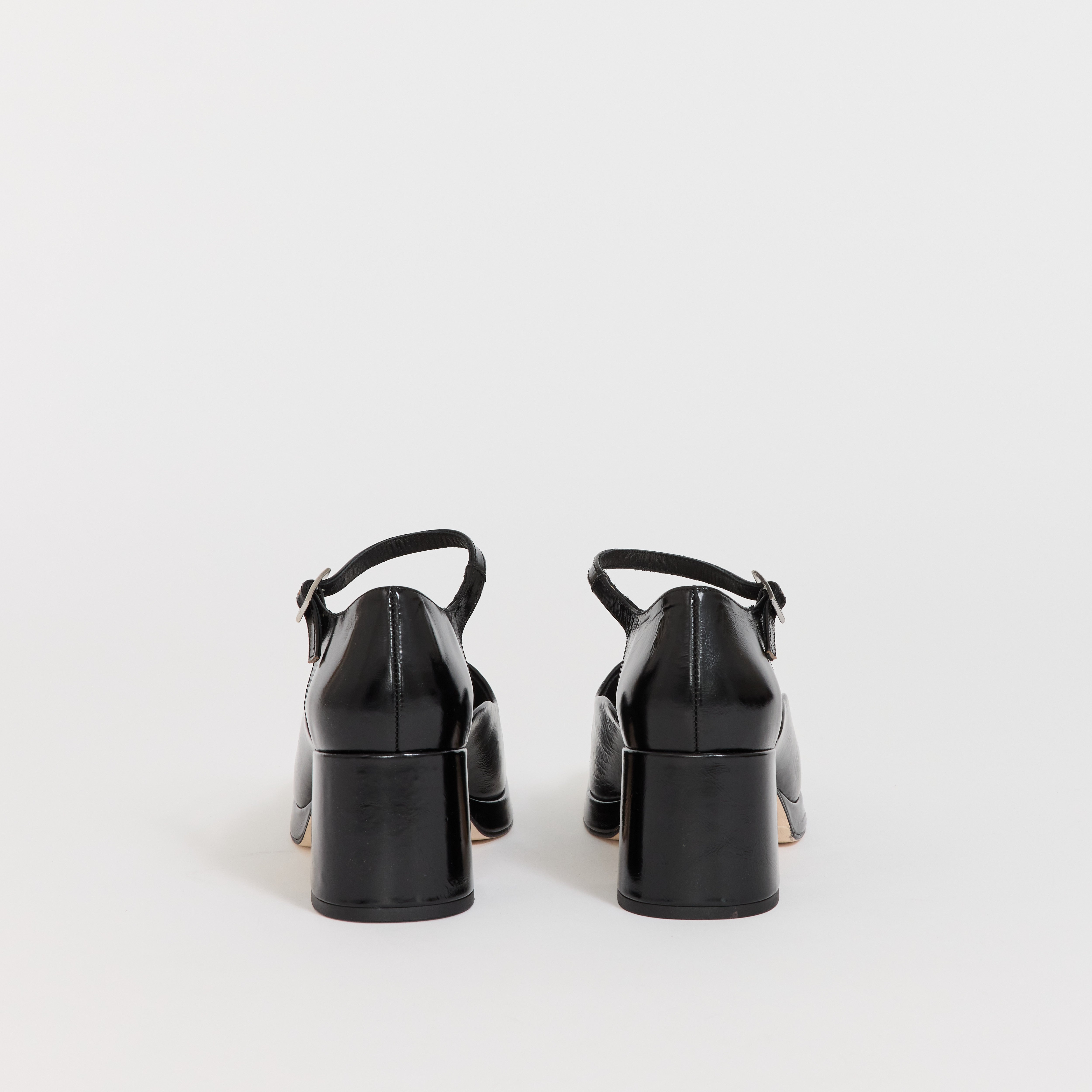 Miista | Yara Black Courts | Maplestore