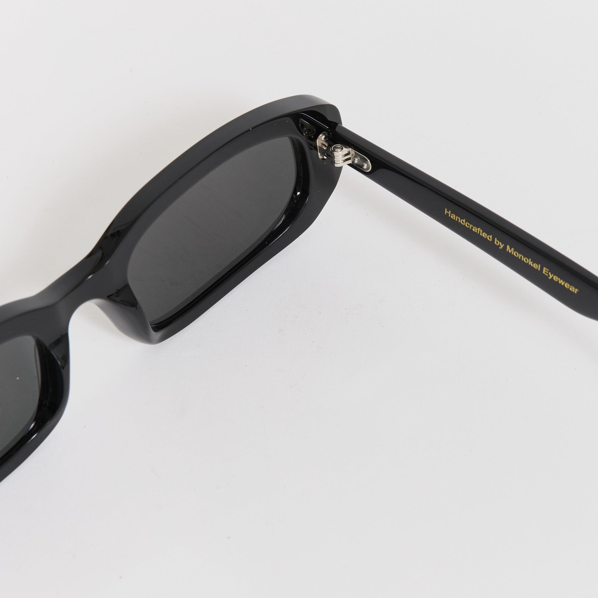 Monokel Eyewear April Black/Green Solid Lens | Maplestore