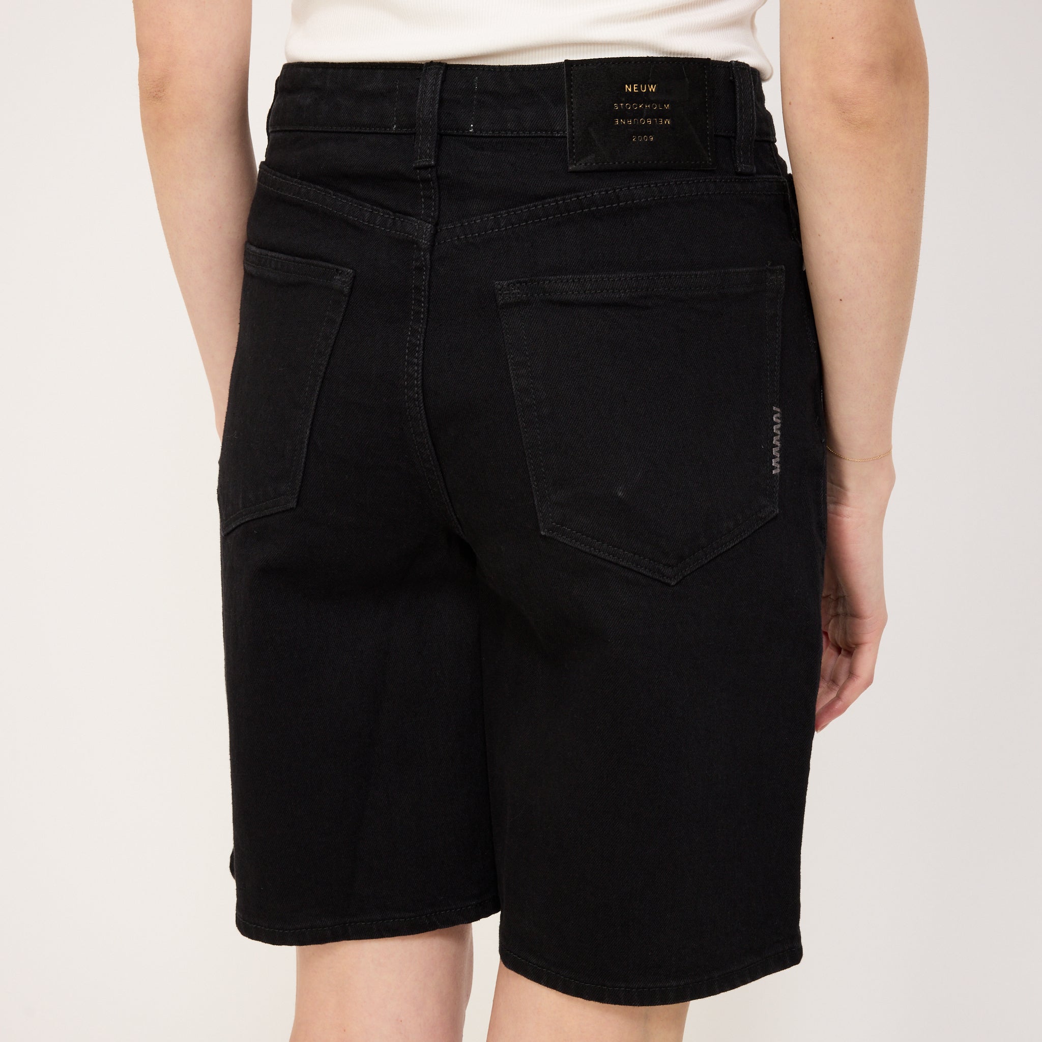 Neuw | Phoebe Short Jet Black | Maplestore