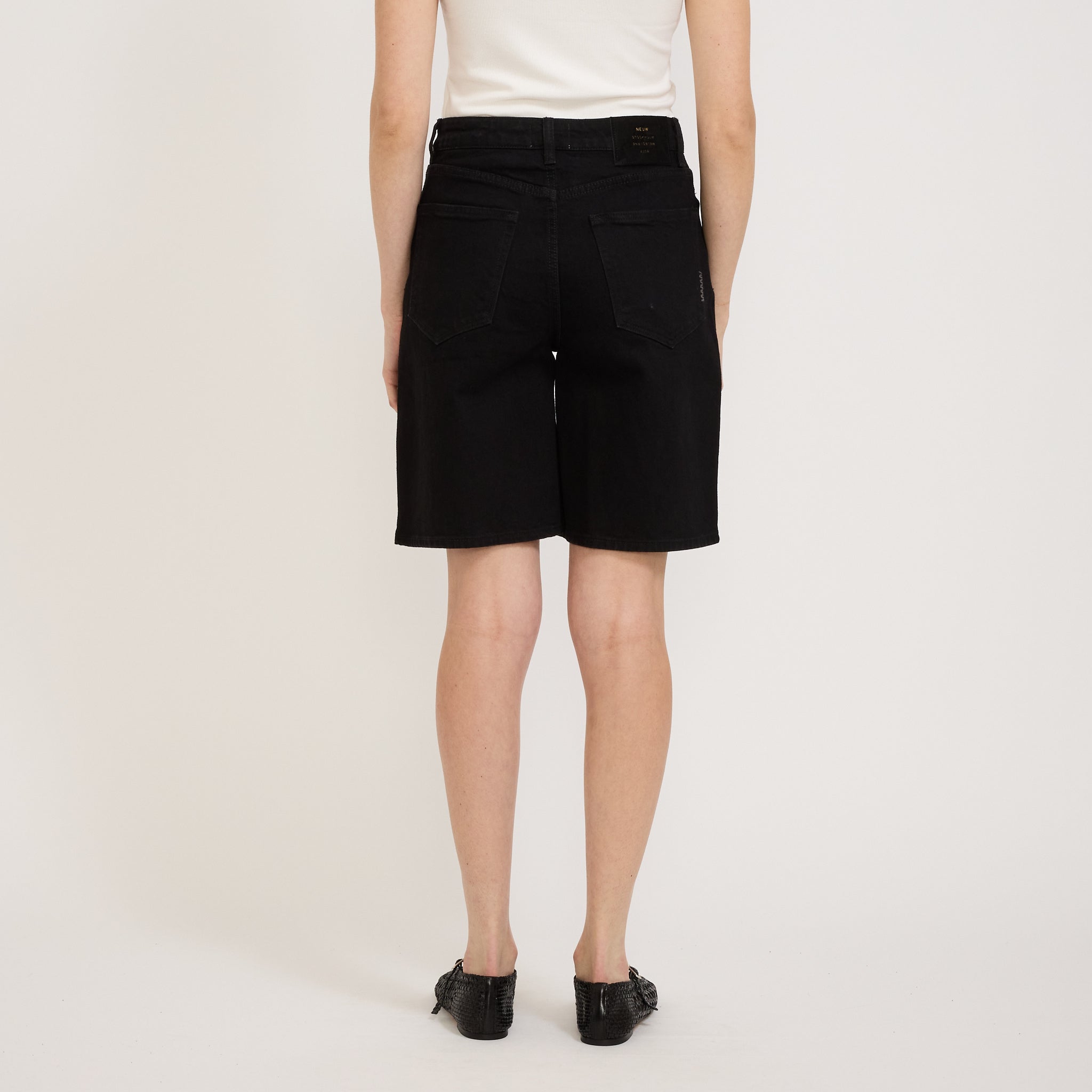 Neuw | Phoebe Short Jet Black | Maplestore