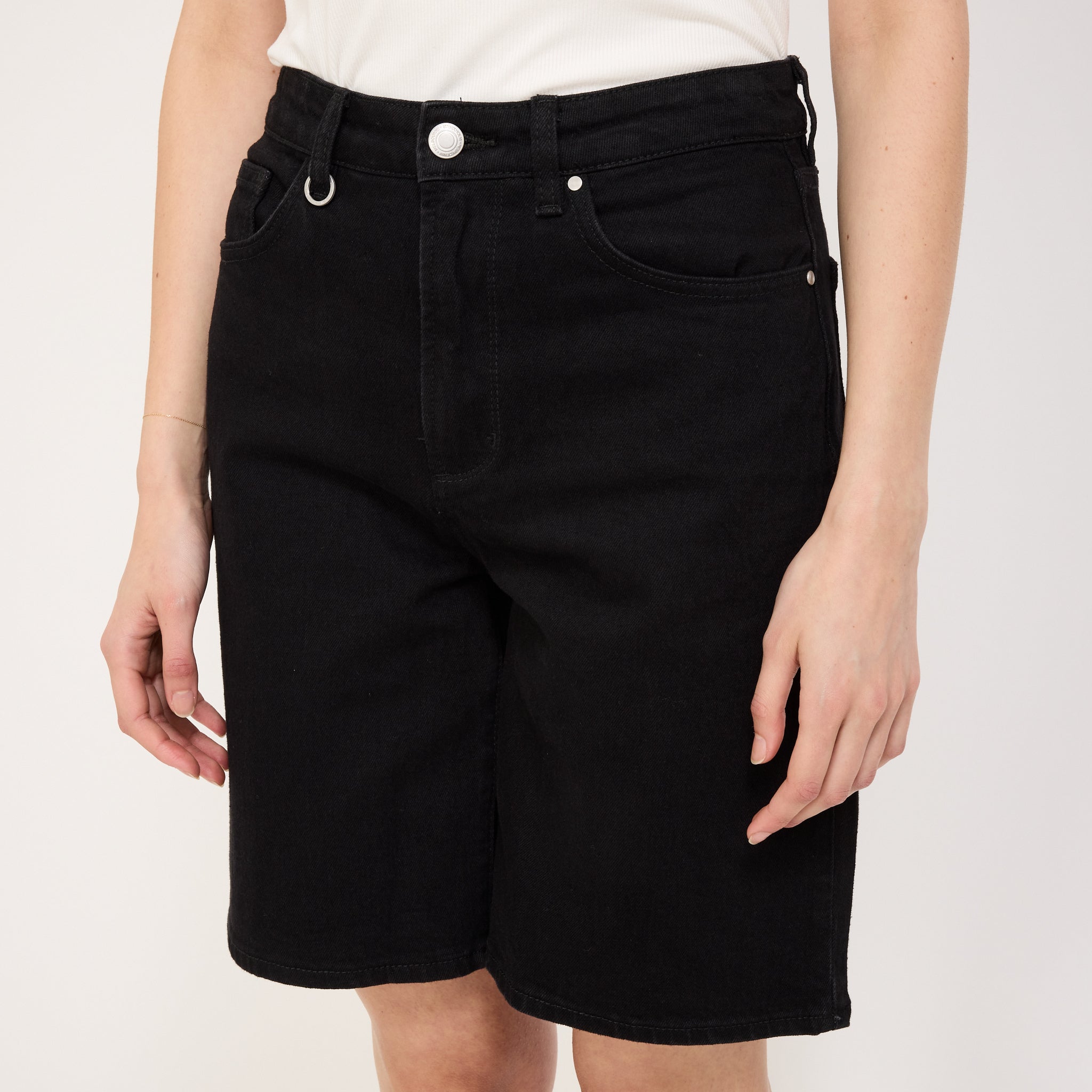Neuw | Phoebe Short Jet Black | Maplestore