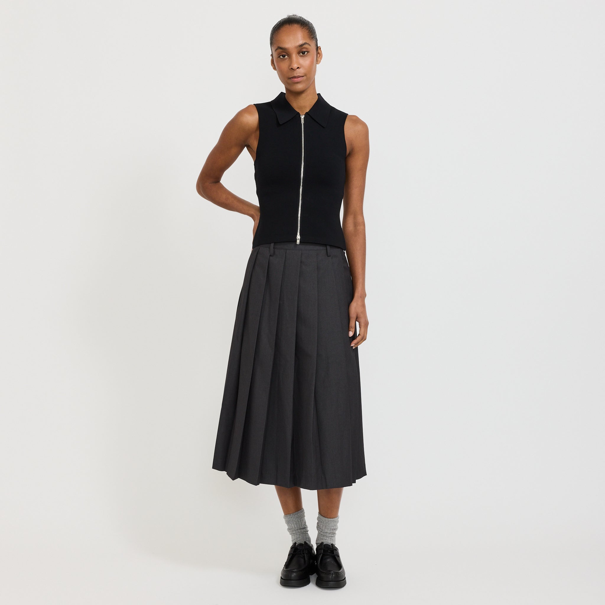 Suki Zip Top Black