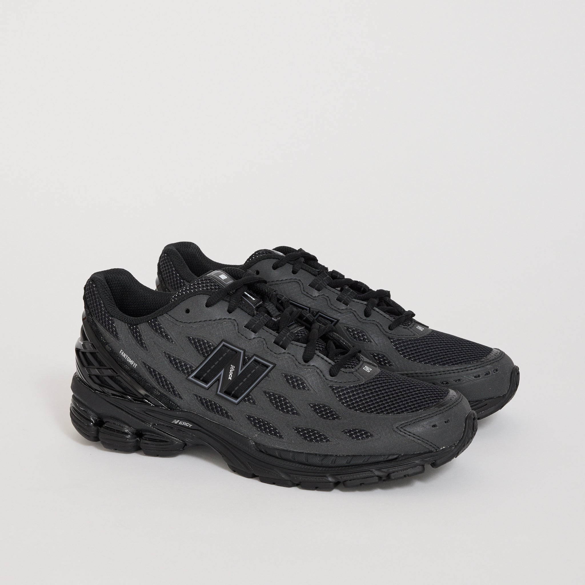 U1906 Black/Silver Metallic