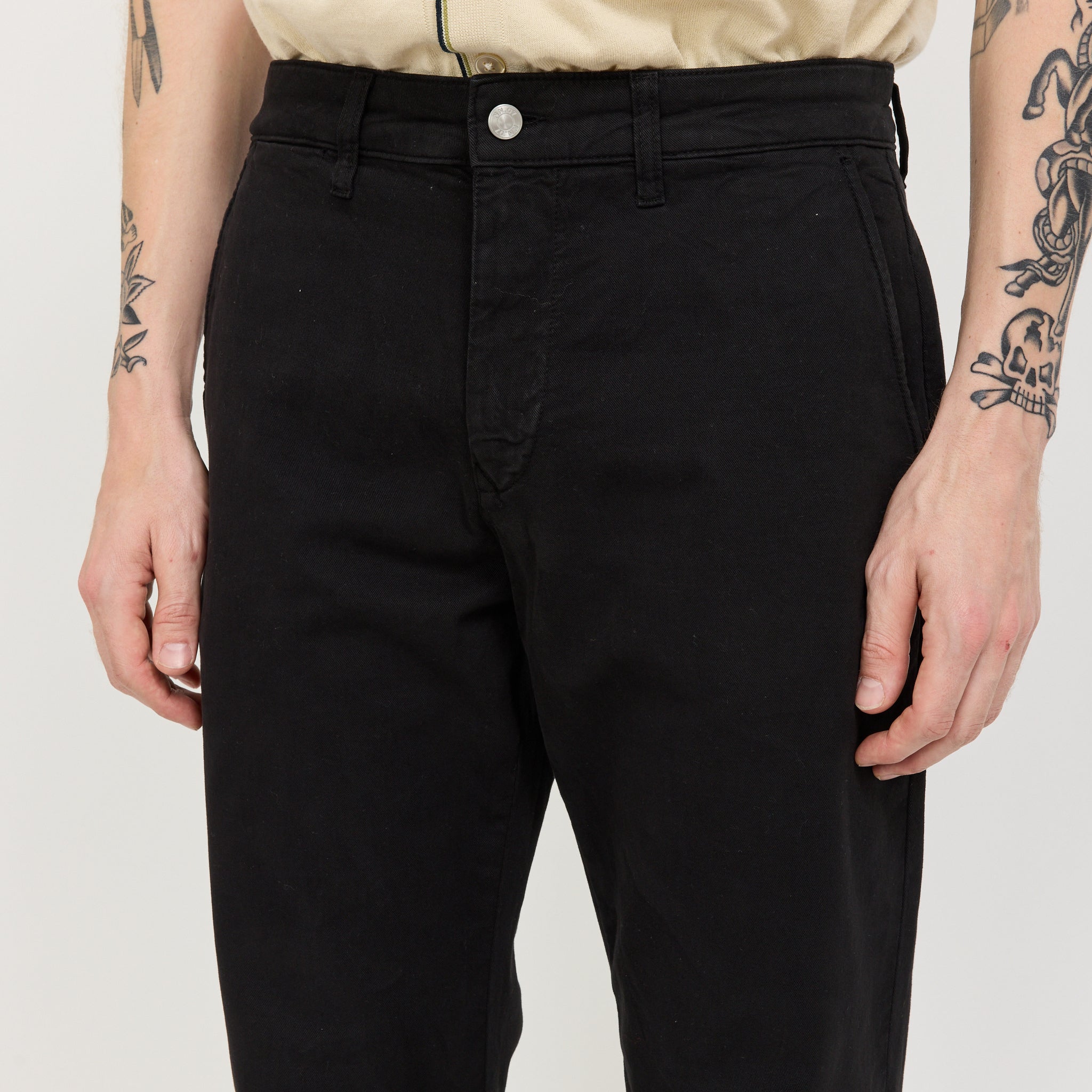 Aden Chino Black