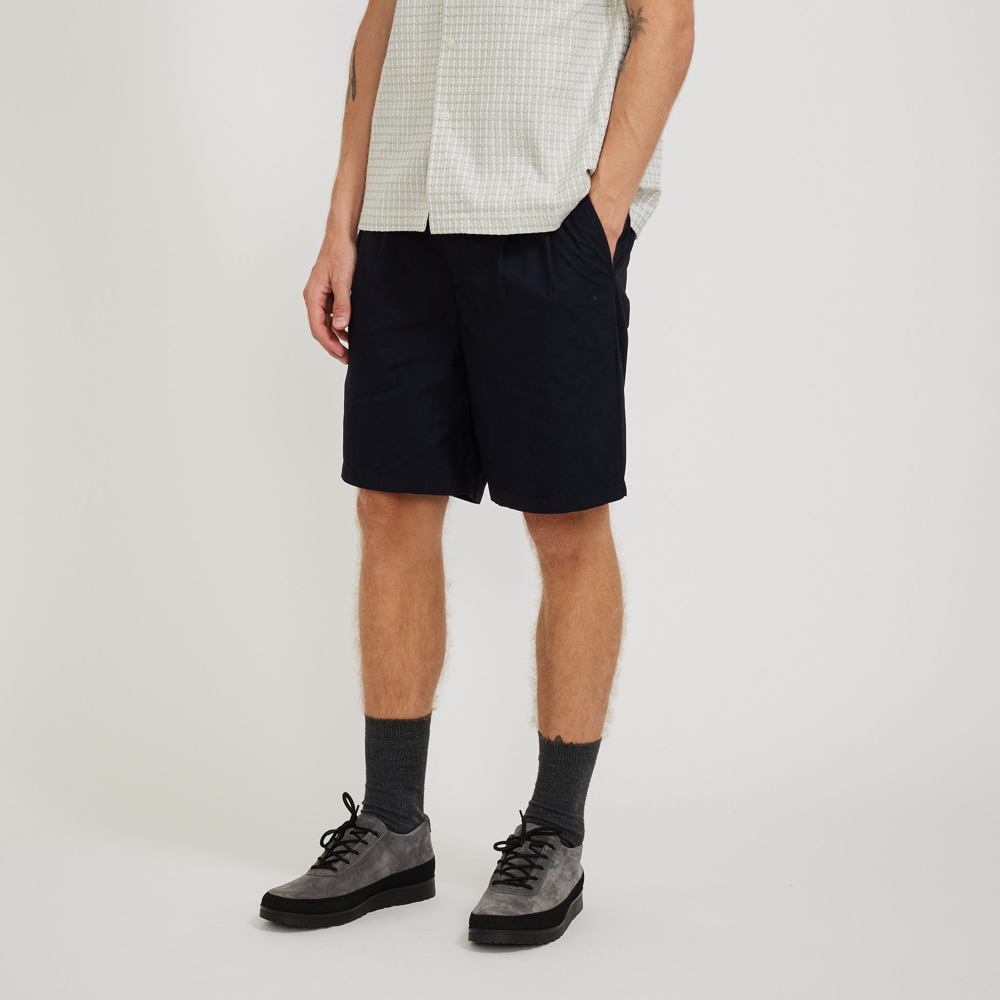 Norse Projects | Benn Relaxed Typewriter Pleated Short Dark Navy | Maplestore