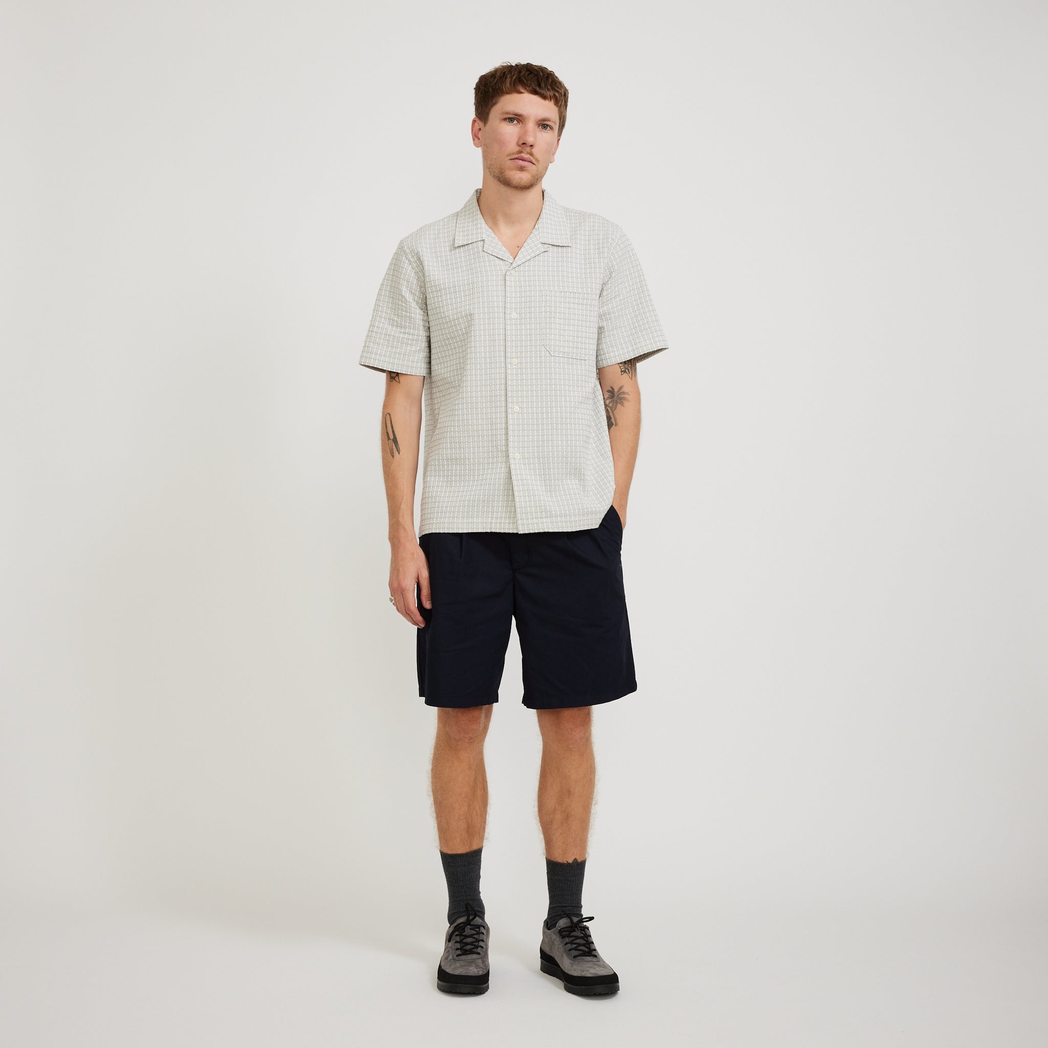 Norse Projects | Benn Relaxed Typewriter Pleated Short Dark Navy | Maplestore