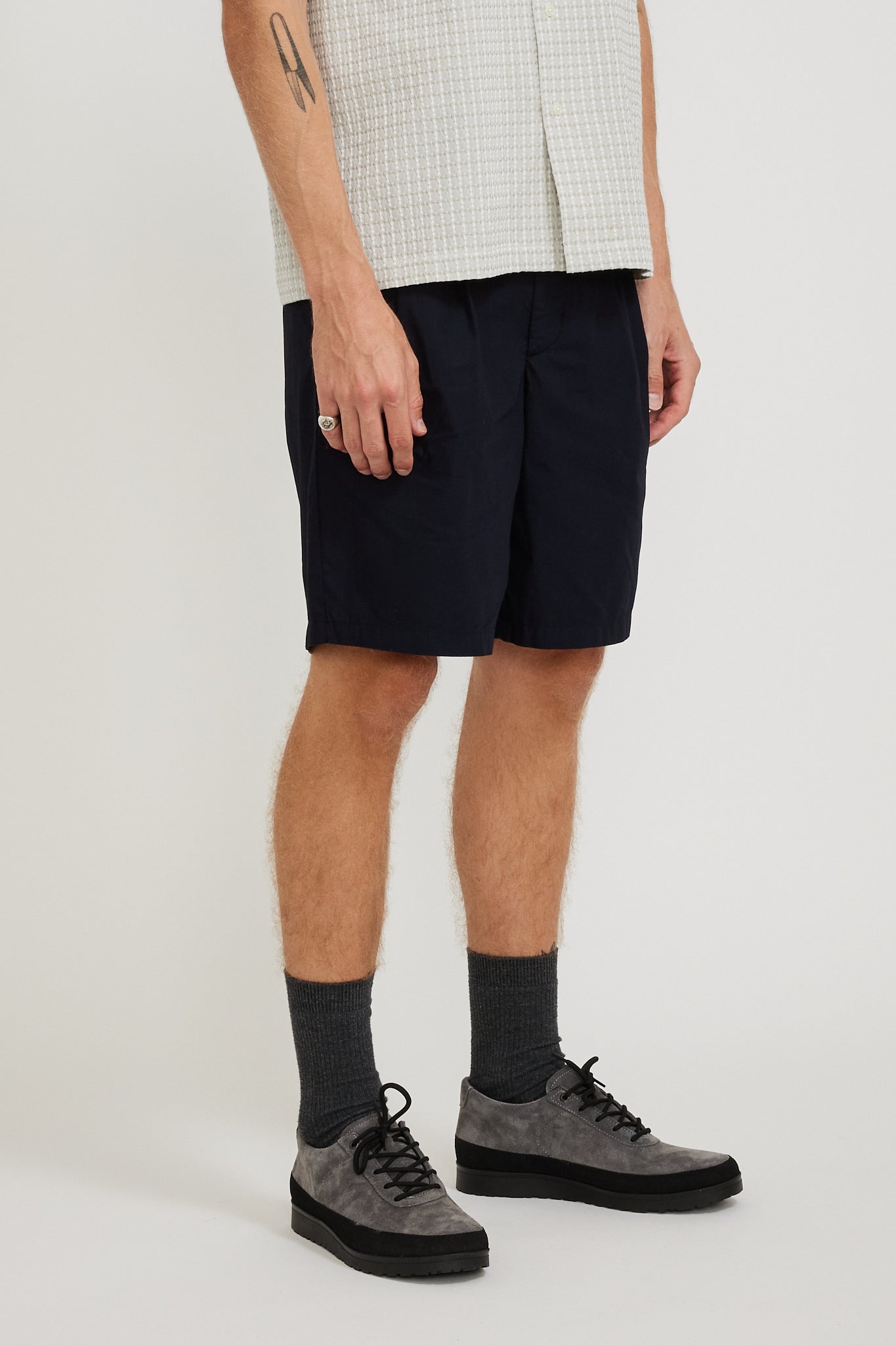 Norse Projects | Benn Relaxed Typewriter Pleated Short Dark Navy | Maplestore