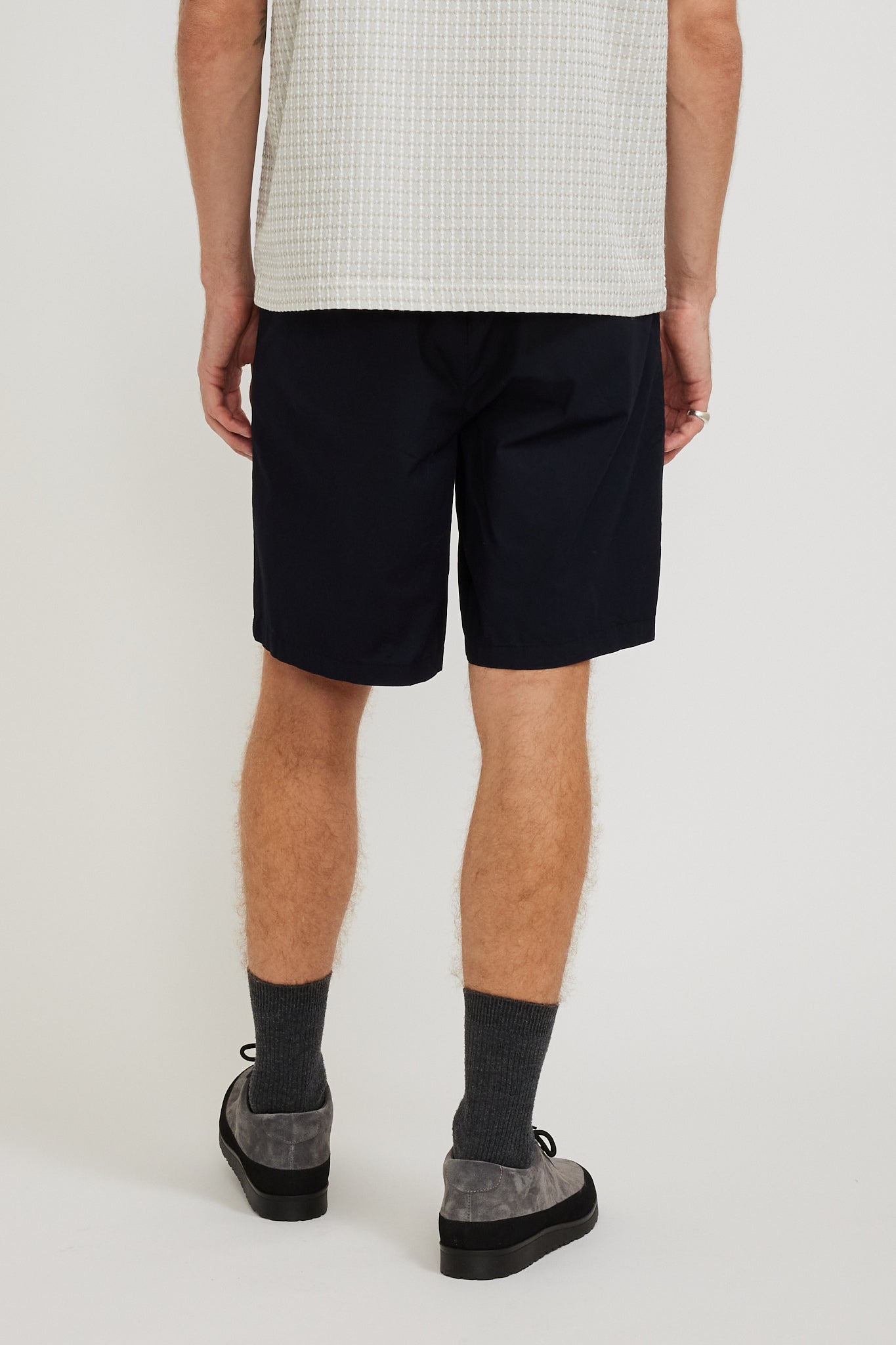 Norse Projects | Benn Relaxed Typewriter Pleated Short Dark Navy | Maplestore