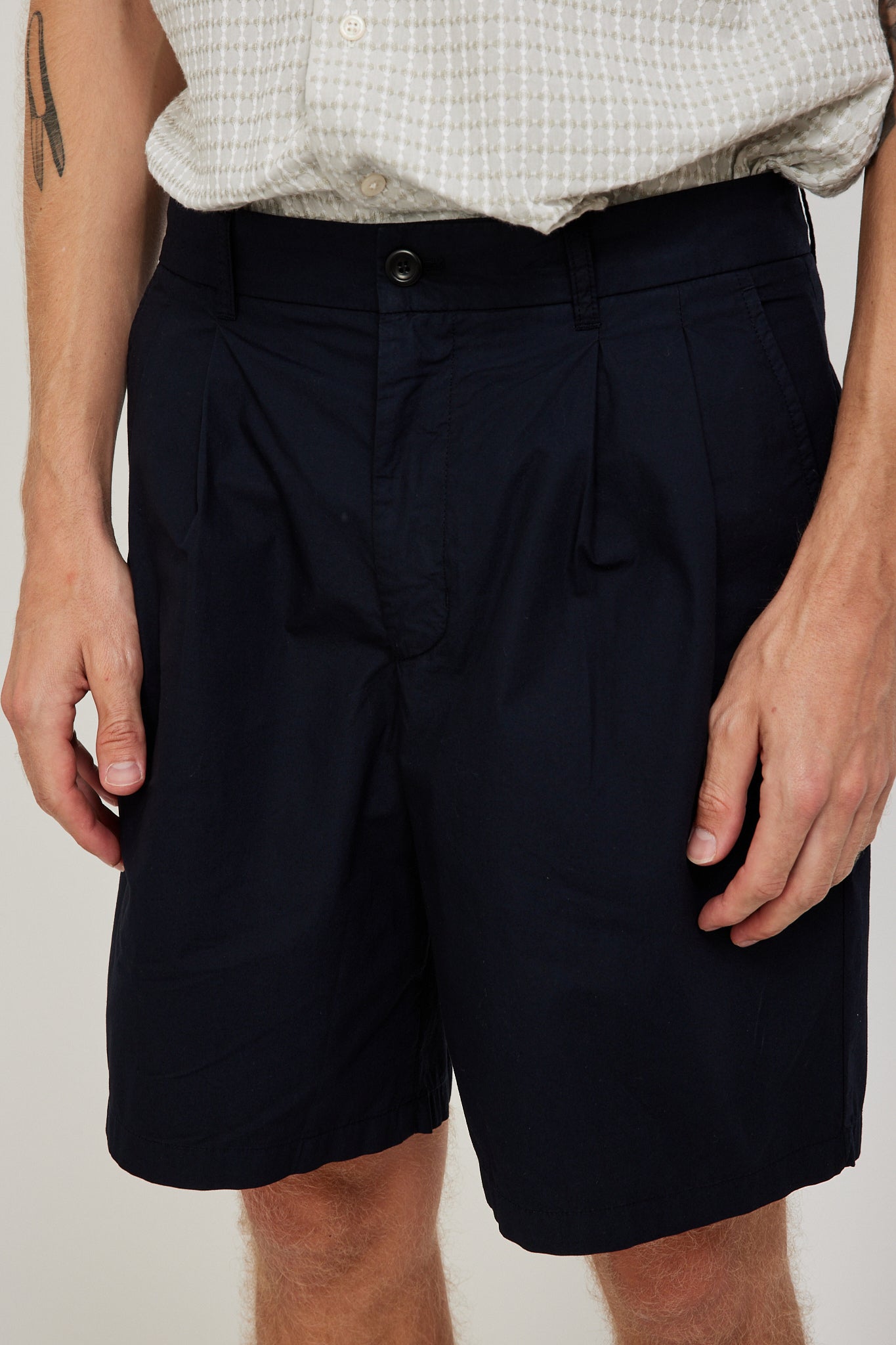 Norse Projects | Benn Relaxed Typewriter Pleated Short Dark Navy | Maplestore