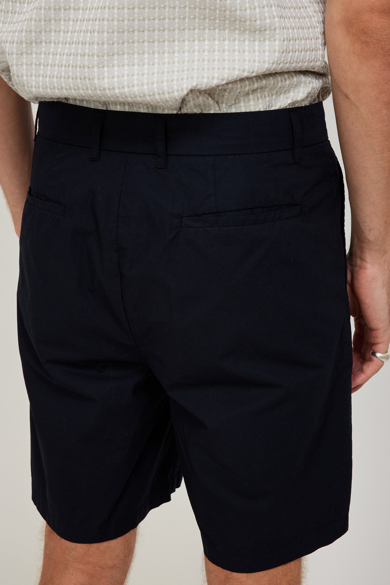 Norse Projects | Benn Relaxed Typewriter Pleated Short Dark Navy | Maplestore