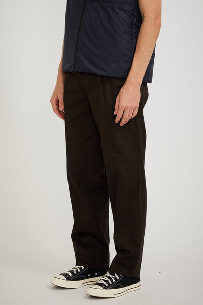 Norse Projects | Christopher Relaxed Gabardine Pleated Trouser Espresso | Maplestore