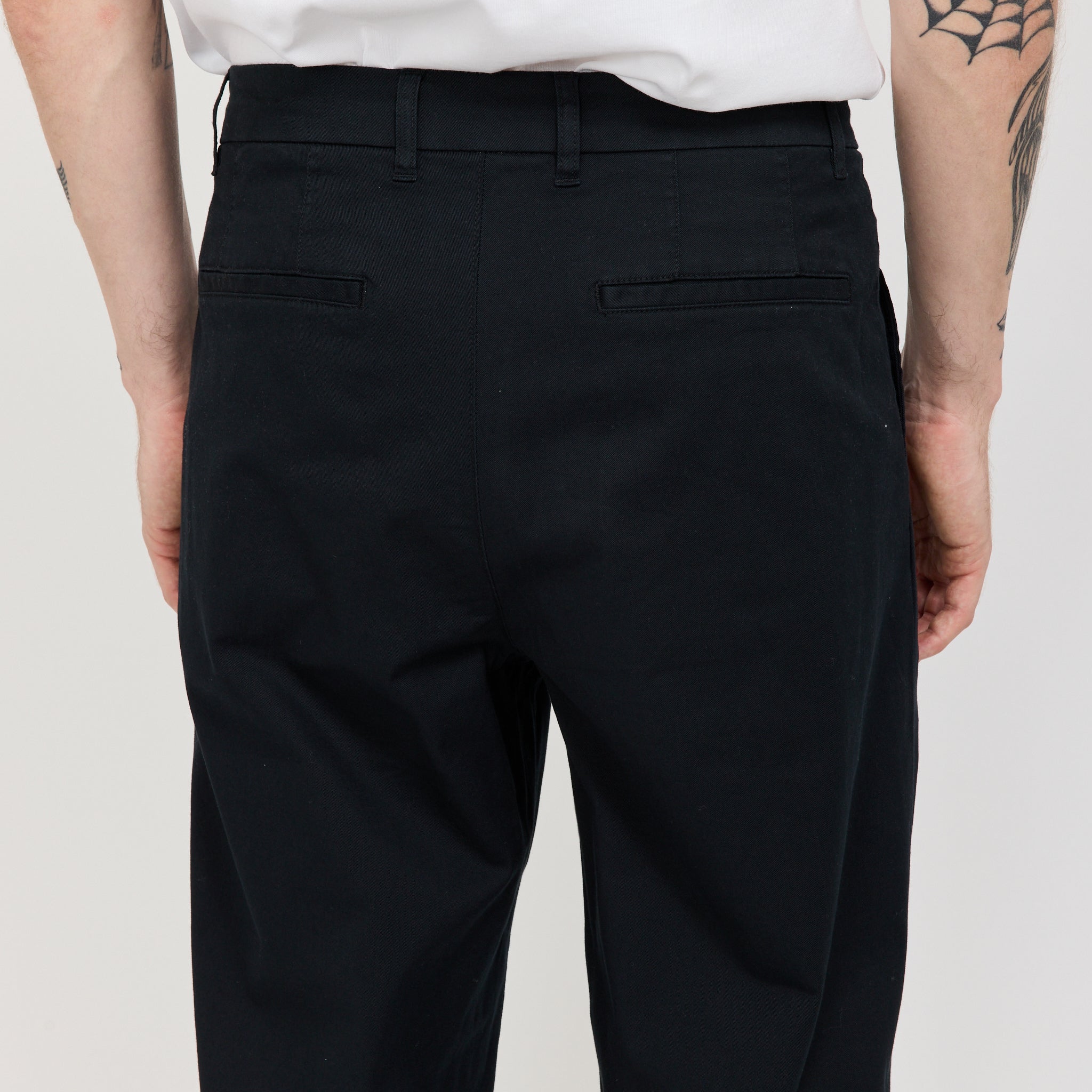 Norse Projects | Benn Relaxed Twill Pleated Trouser Black | Maplestore