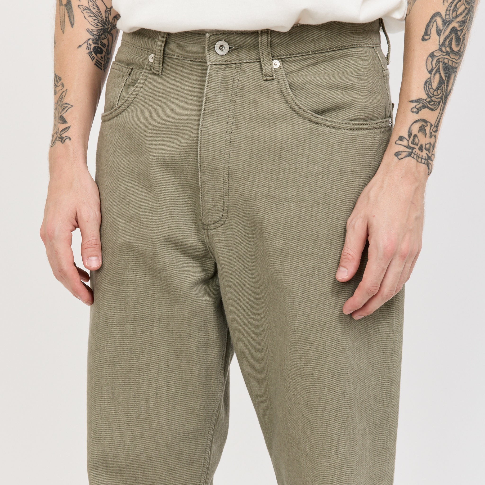 Norse Projects | Korshavn Relaxed 5 Pocket Resist Dyed Twill Vetiver | Maplestore