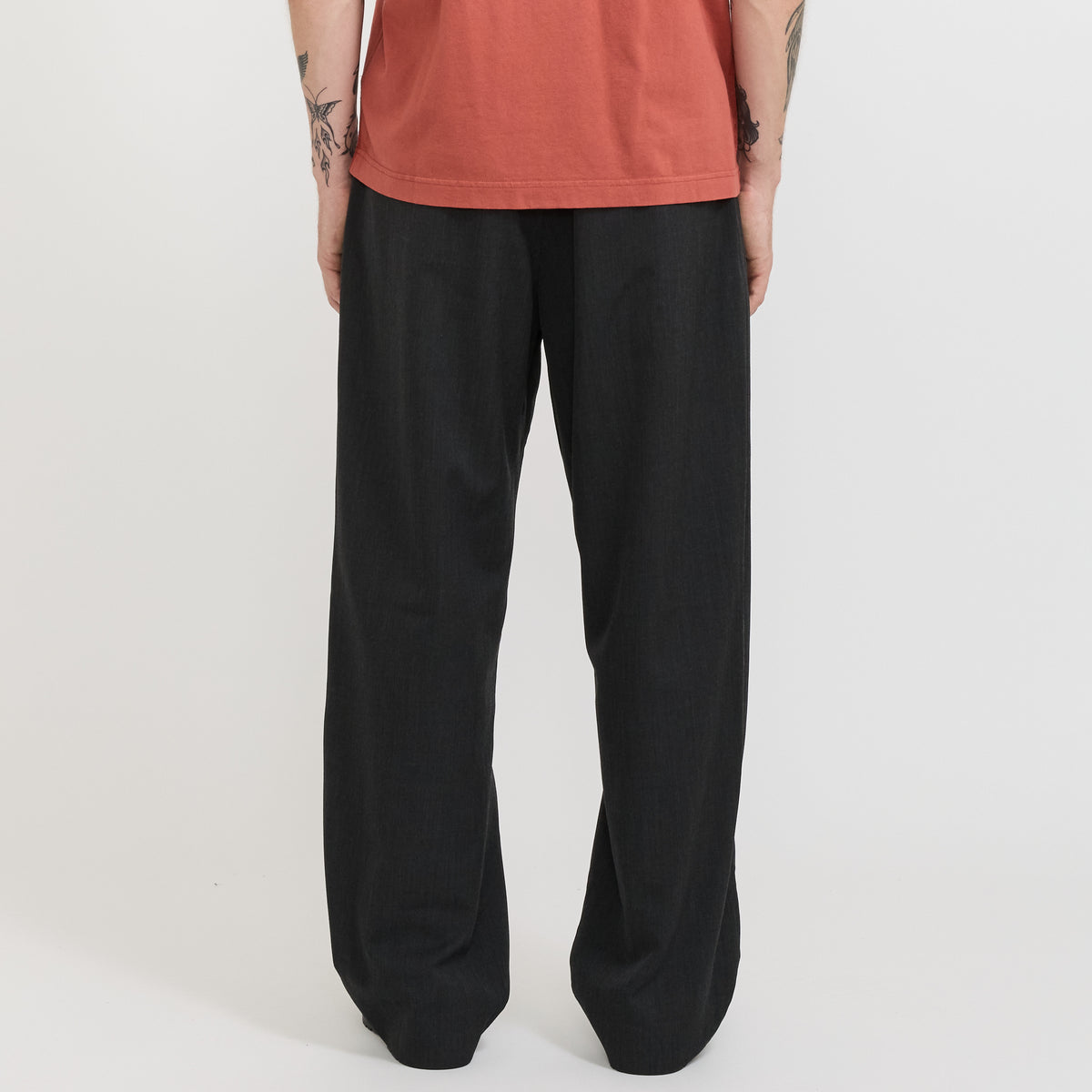 Norse Projects | Volda Easy Worsted Wool Pleated Trouser Charcoal Grey | Maplestore