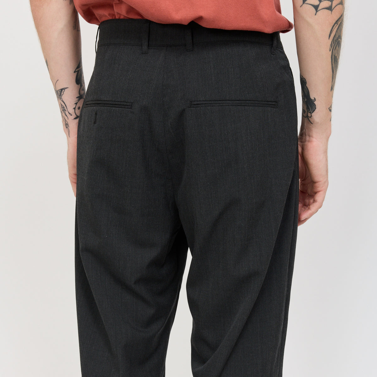 Norse Projects | Volda Easy Worsted Wool Pleated Trouser Charcoal Grey | Maplestore