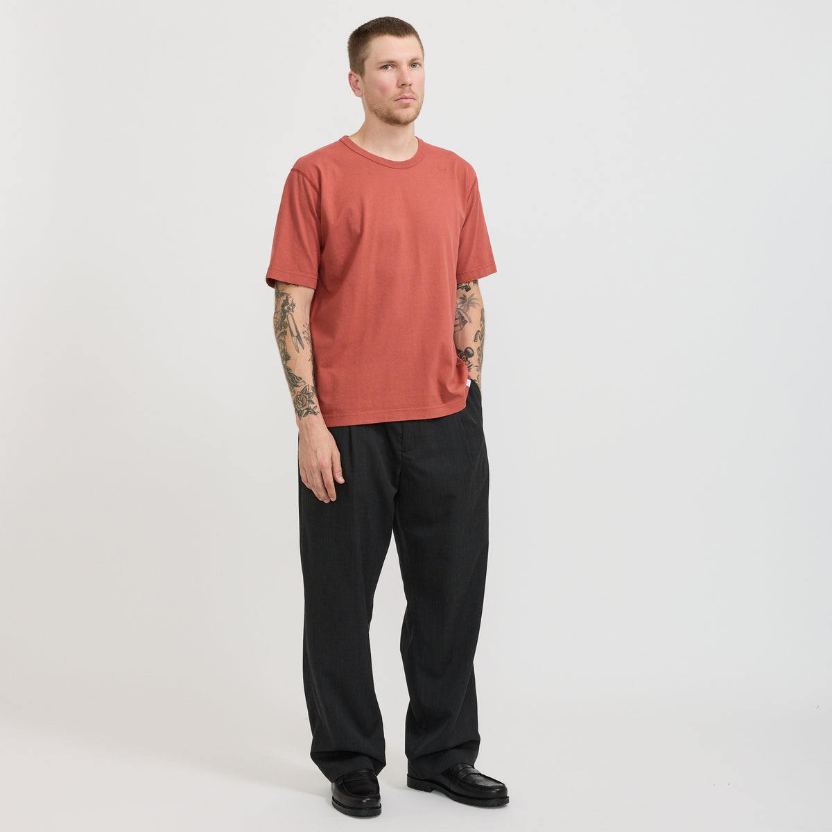 Norse Projects | Volda Easy Worsted Wool Pleated Trouser Charcoal Grey | Maplestore
